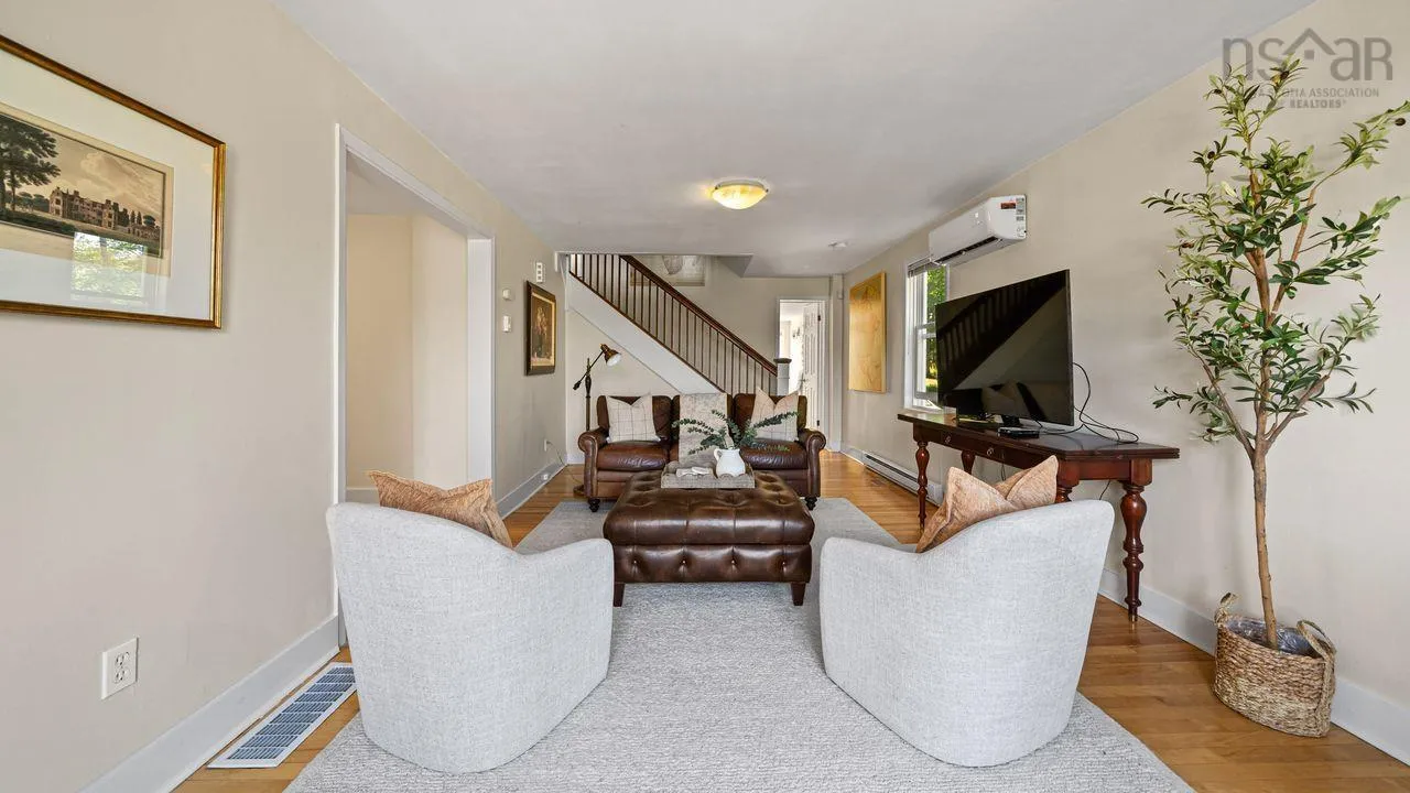 14 Hamshaw Drive, Halifax, NS B3M 2G8, 4 Bedrooms Bedrooms, ,2 BathroomsBathrooms,Residential,For Sale,Hamshaw,202524678