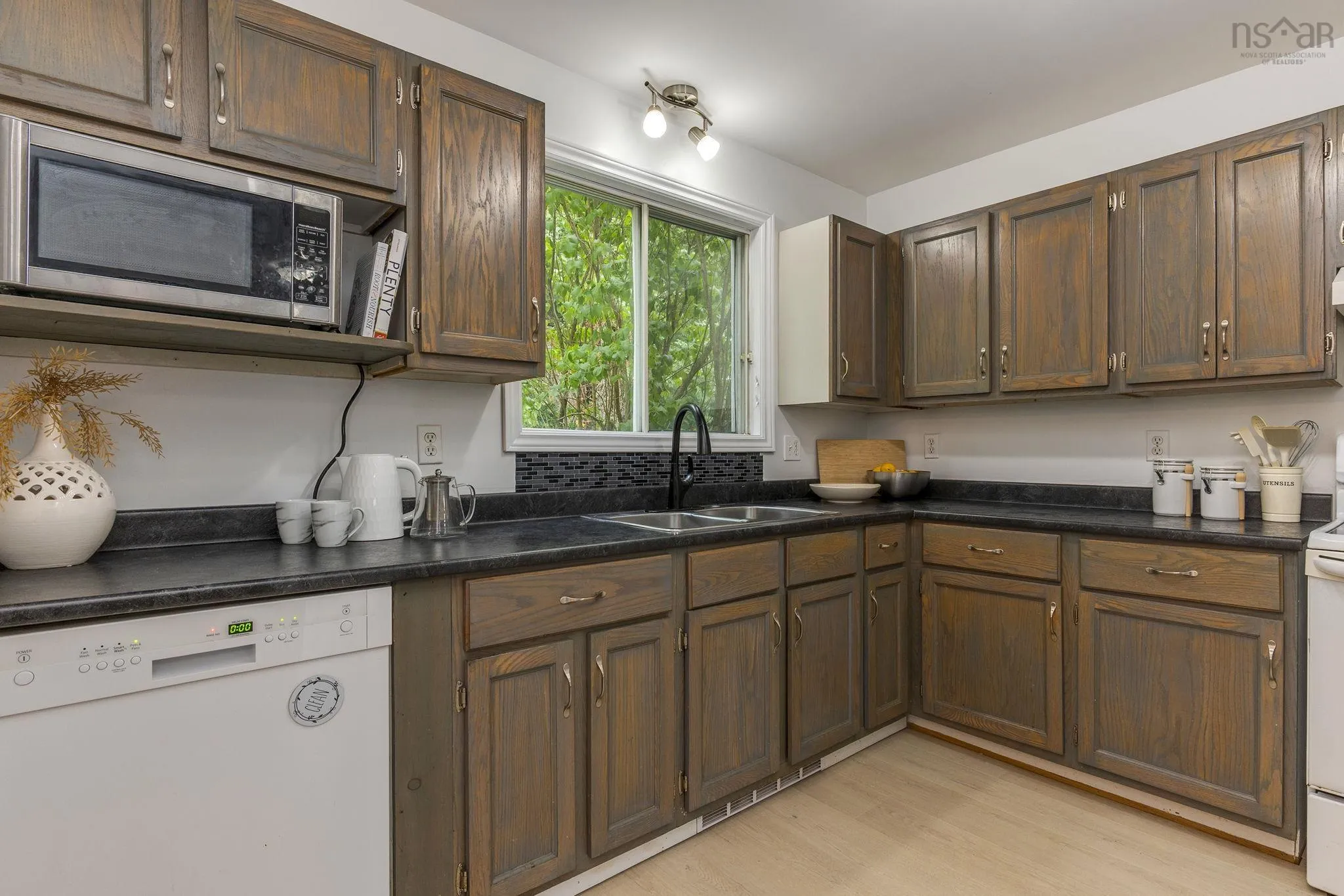 20 Oakwood Court, Dartmouth, NS B2W 5P8, 4 Bedrooms Bedrooms, ,2 BathroomsBathrooms,Residential,For Sale,Oakwood,202523839