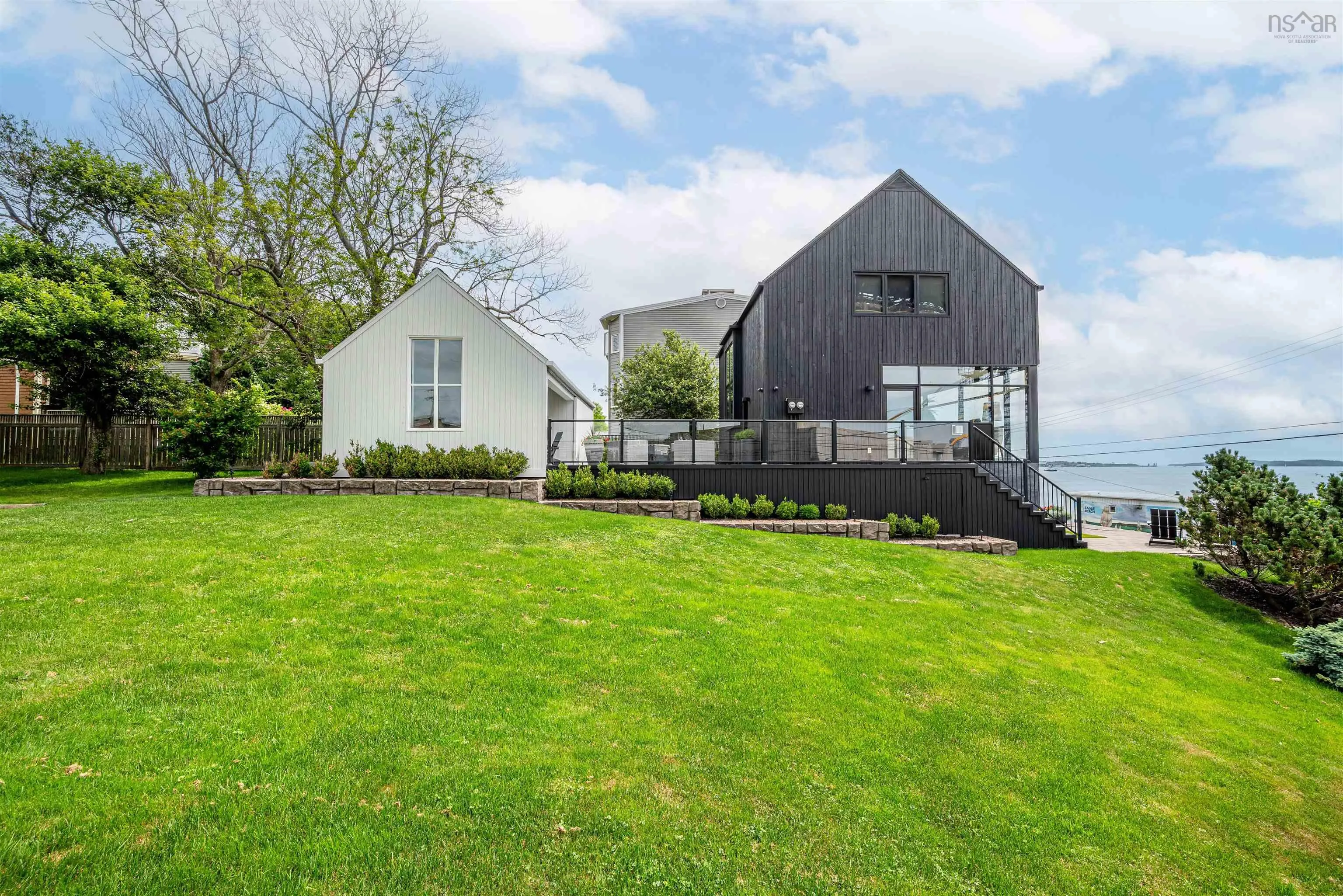 90 Shore Road, Dartmouth, NS B4A 1A4, 3 Bedrooms Bedrooms, ,4 BathroomsBathrooms,Residential,For Sale,Shore,202514704