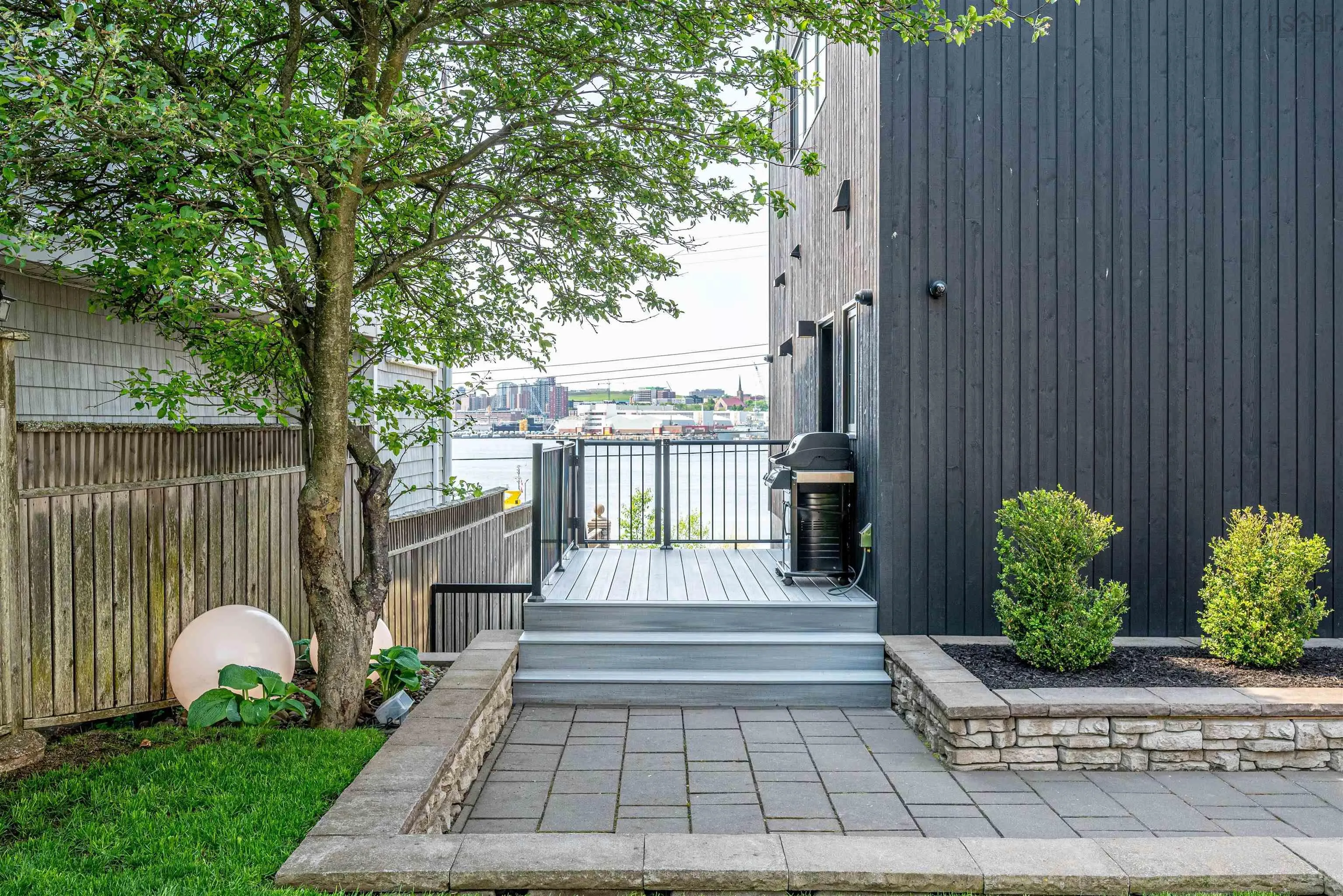 90 Shore Road, Dartmouth, NS B4A 1A4, 3 Bedrooms Bedrooms, ,4 BathroomsBathrooms,Residential,For Sale,Shore,202514704