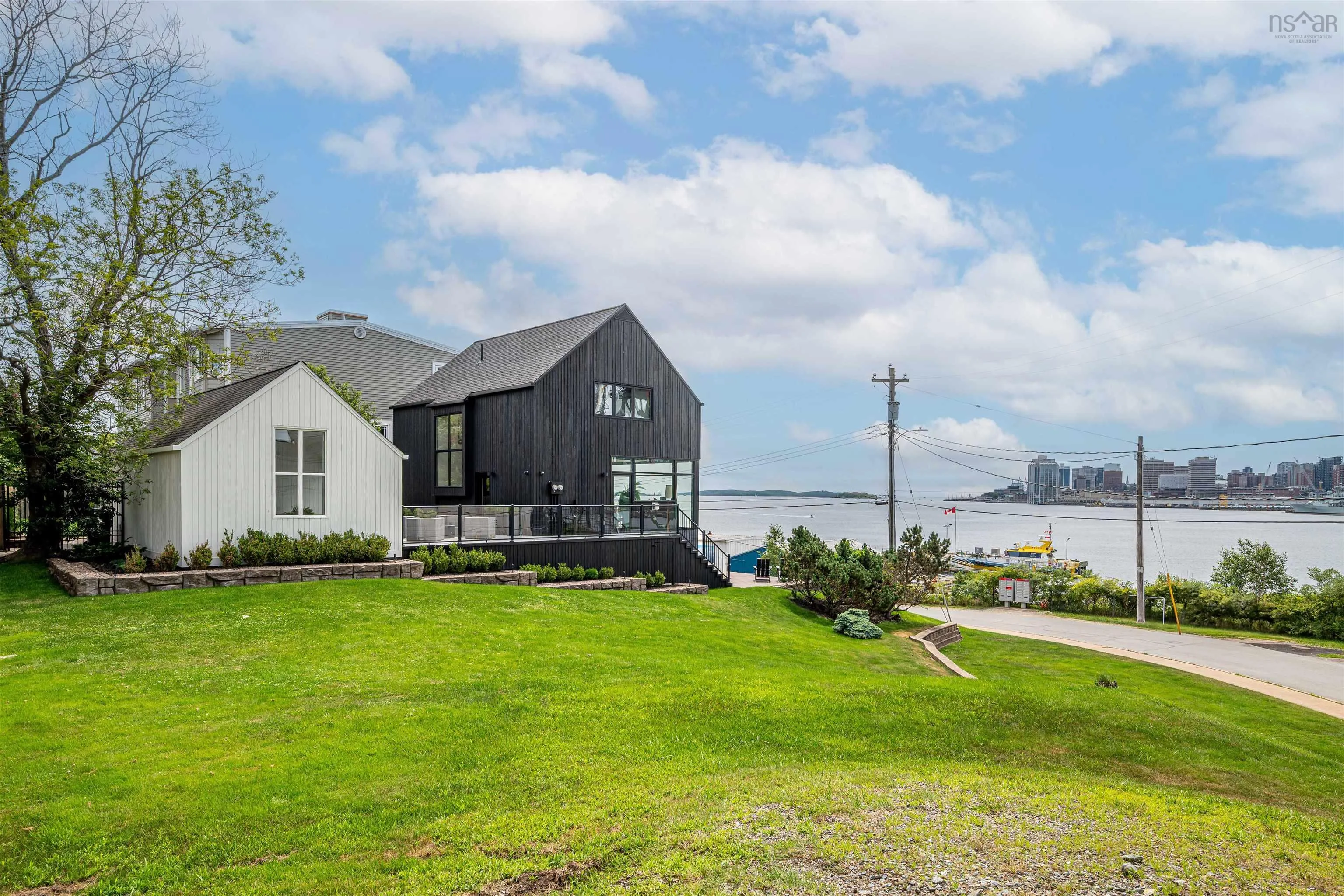 90 Shore Road, Dartmouth, NS B4A 1A4, 3 Bedrooms Bedrooms, ,4 BathroomsBathrooms,Residential,For Sale,Shore,202514704