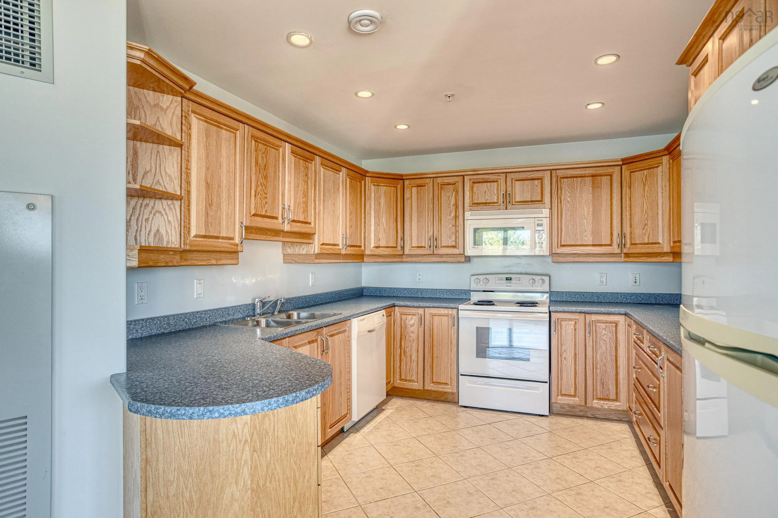 209-347 Portland Hills Drive, Dartmouth, NS B2W 0A7, 2 Bedrooms Bedrooms, ,2 BathroomsBathrooms,Residential,For Sale,Portland Hills,202521577