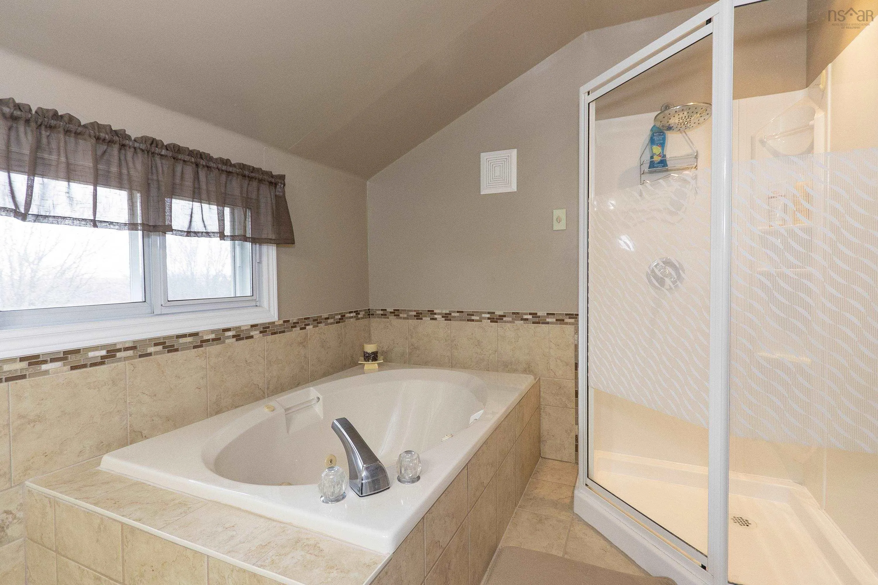 6 Arlington Avenue, Amherst Ns B4h 2s7, 5 Bedrooms Bedrooms, ,3 BathroomsBathrooms,Residential,For Sale,Arlington,202505209