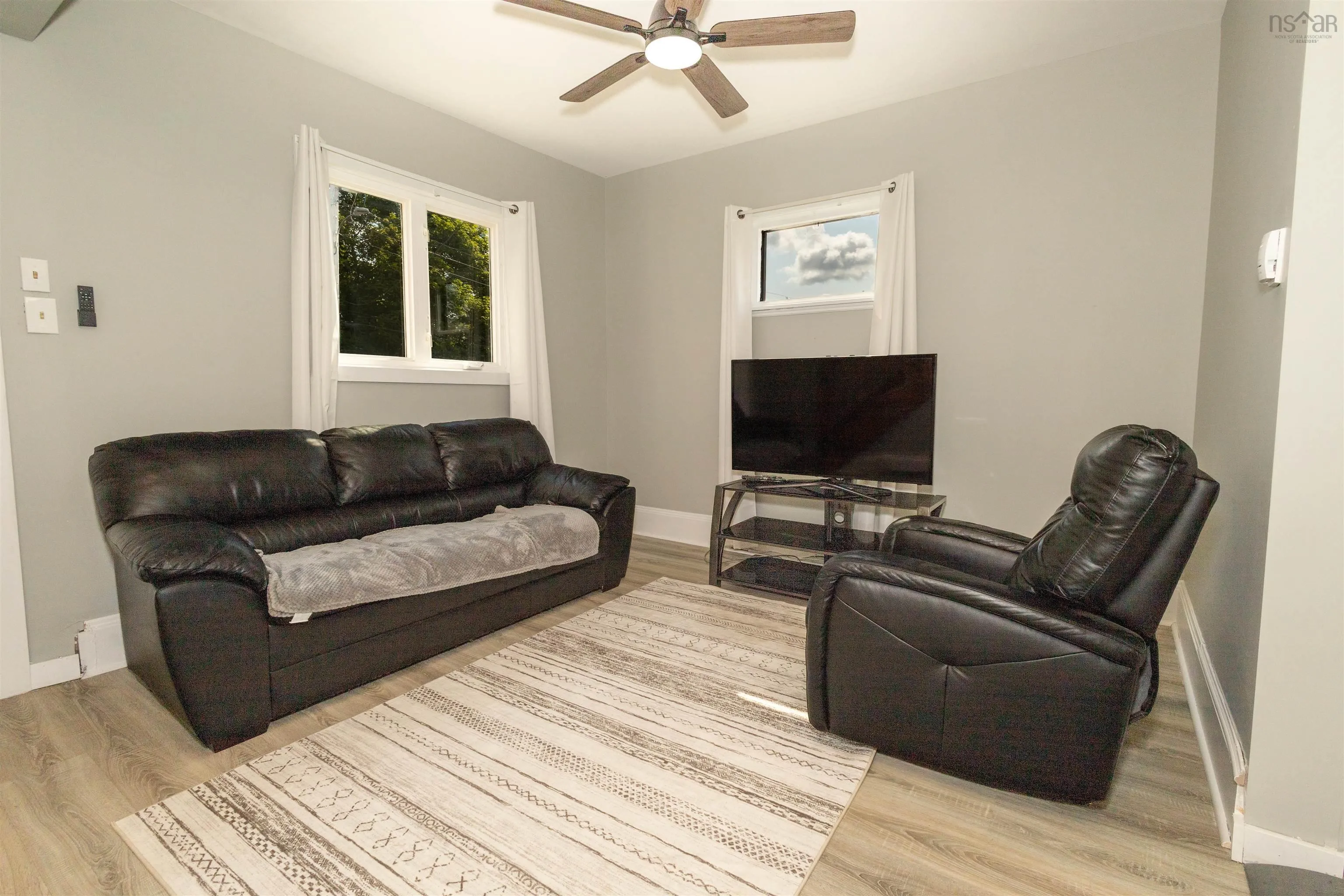 192-194 Gatacre Street, Sydney, NS B1N 1Z2, 5 Bedrooms Bedrooms, ,Residential Income,For Sale,Gatacre,202522640