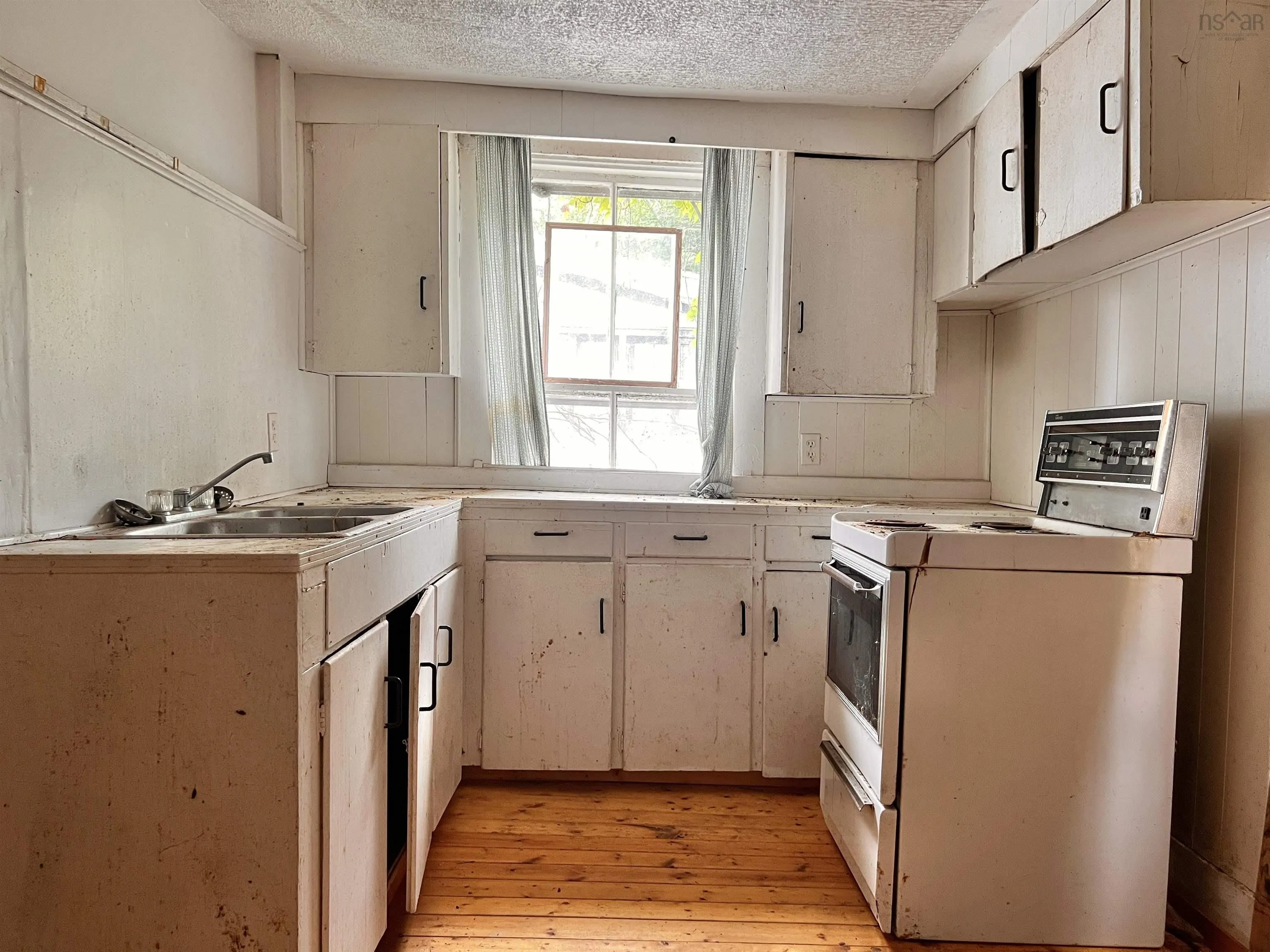 492 Main Street, Kentville, NS B4N 1L3, ,Residential Income,For Sale,Main,202518953