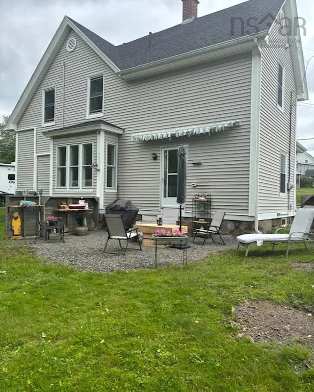 421 Pleasant Street, New Glasgow, NS B2H 2Z4, 3 Bedrooms Bedrooms, ,2 BathroomsBathrooms,Residential,For Sale,Pleasant,202513435