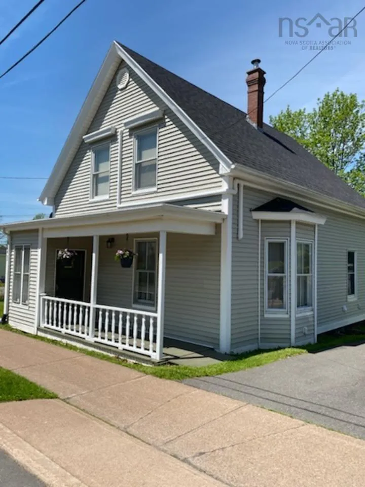 421 Pleasant Street, New Glasgow, NS B2H 2Z4, 3 Bedrooms Bedrooms, ,2 BathroomsBathrooms,Residential,For Sale,Pleasant,202513435