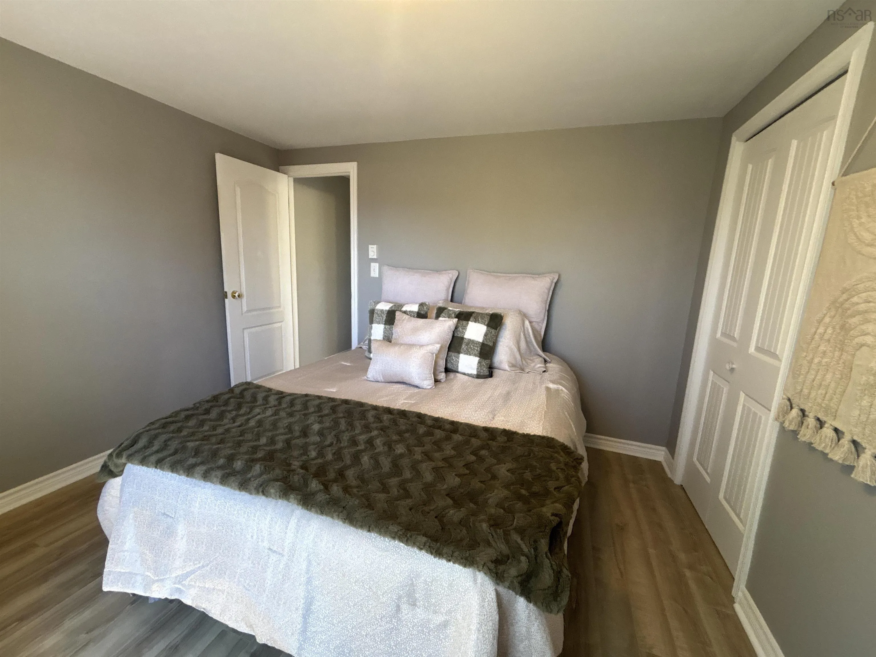 31 Earleton Avenue, Dartmouth, NS B2Y 2A6, 3 Bedrooms Bedrooms, ,1 BathroomBathrooms,Residential,For Sale,Earleton,202520796