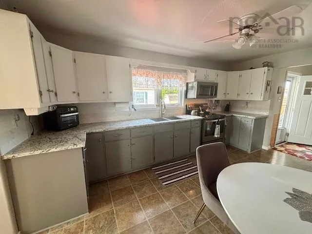 213 Convent Street, New Waterford, NS B1H 2Y8, 3 Bedrooms Bedrooms, ,2 BathroomsBathrooms,Residential,For Sale,Convent,202518859