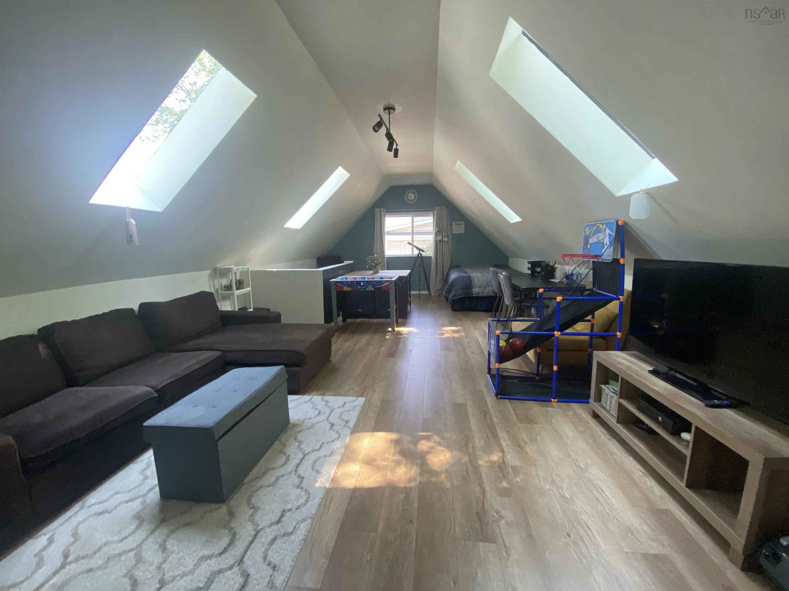 441 Main Street, Liverpool, NS B0T 1K0, 5 Bedrooms Bedrooms, ,3 BathroomsBathrooms,Residential,For Sale,Main,202517916
