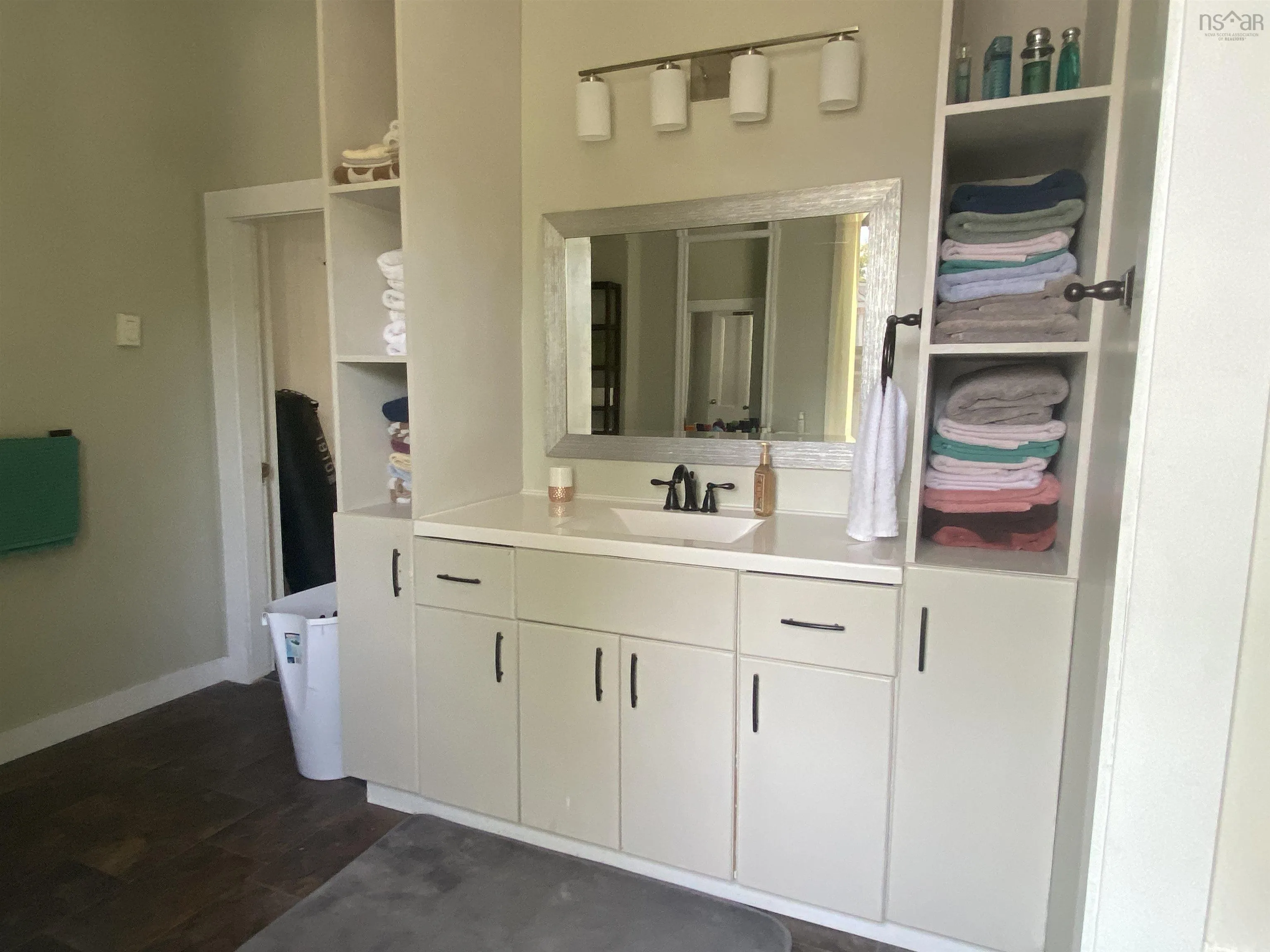 441 Main Street, Liverpool, NS B0T 1K0, 5 Bedrooms Bedrooms, ,3 BathroomsBathrooms,Residential,For Sale,Main,202517916