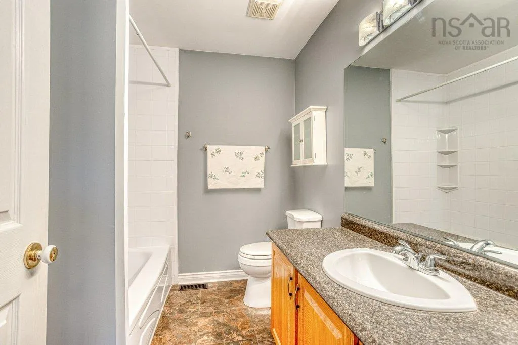51 Brookshire Court, Bedford, NS B4A 4E2, 3 Bedrooms Bedrooms, ,2 BathroomsBathrooms,Residential,For Sale,Brookshire,202522331
