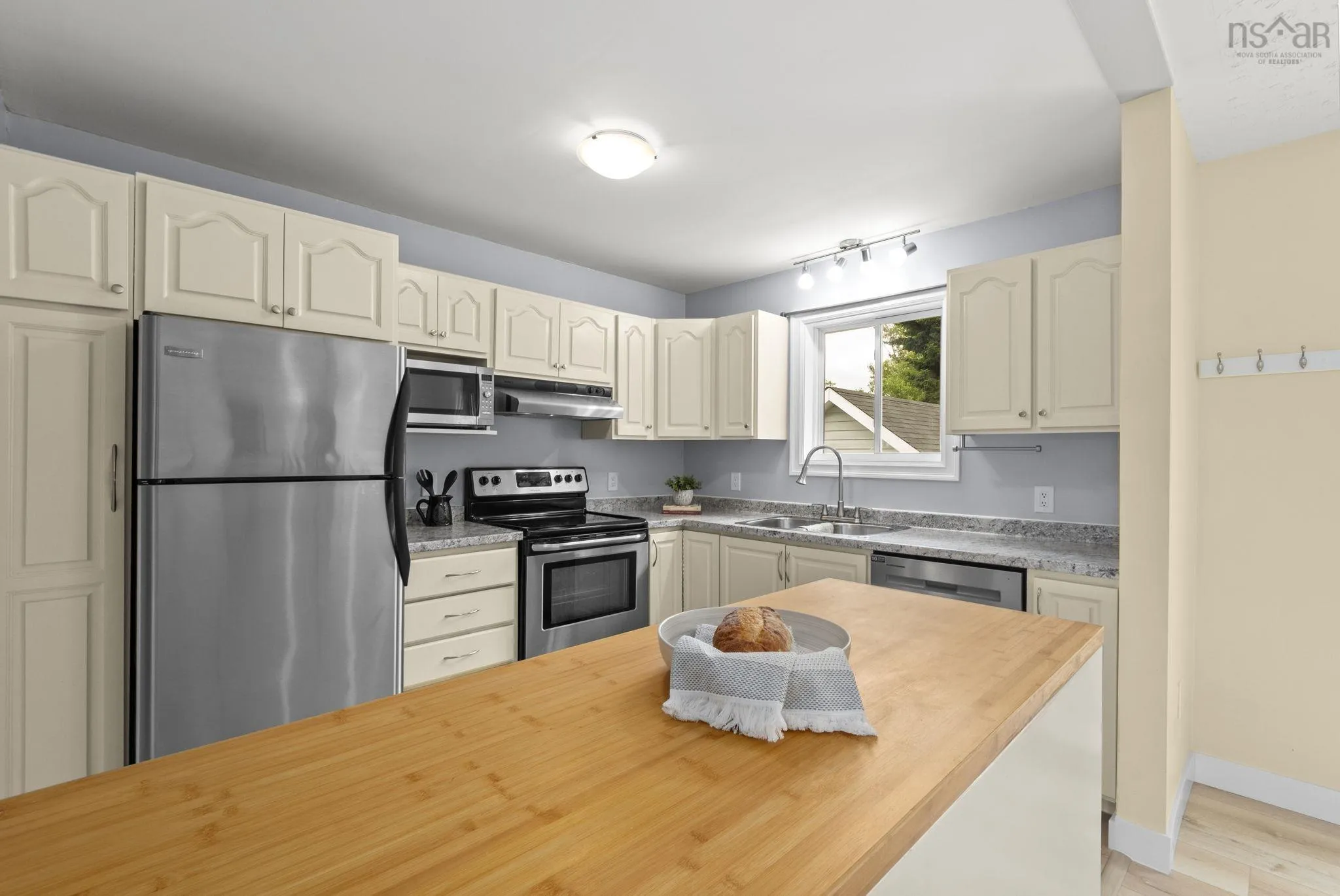 47 Armoyan Drive, Lower Sackville, NS B4C 3V9, 3 Bedrooms Bedrooms, ,1 BathroomBathrooms,Residential,For Sale,Armoyan,202518123