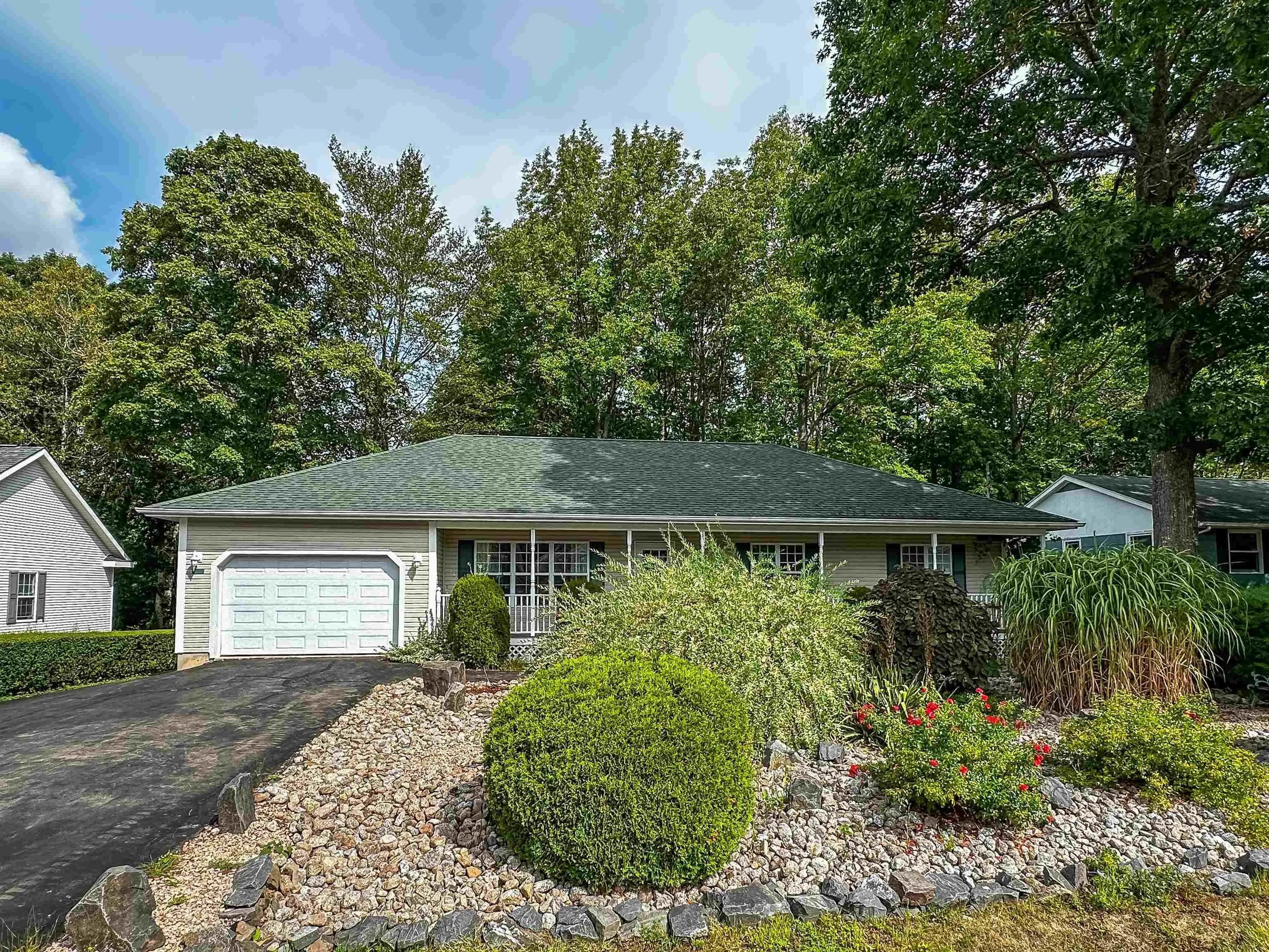 28 Bishop Avenue, New Minas, NS B4N 3N9, 3 Bedrooms Bedrooms, ,3 BathroomsBathrooms,Residential,For Sale,Bishop,202522966