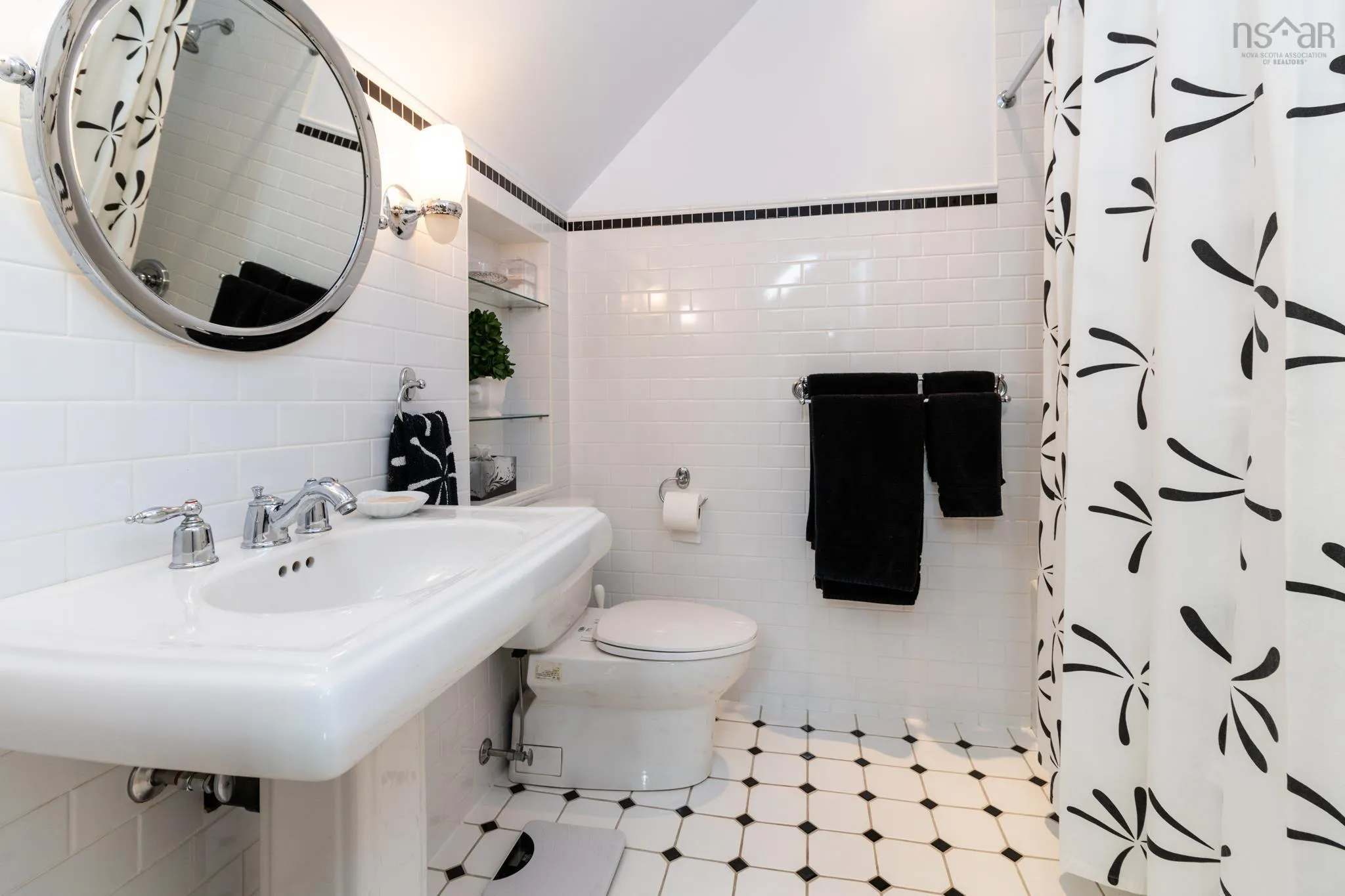15 Elm Street, Yarmouth Ns B5a 2p8, 3 Bedrooms Bedrooms, ,3 BathroomsBathrooms,Residential,For Sale,Elm Street,202313038