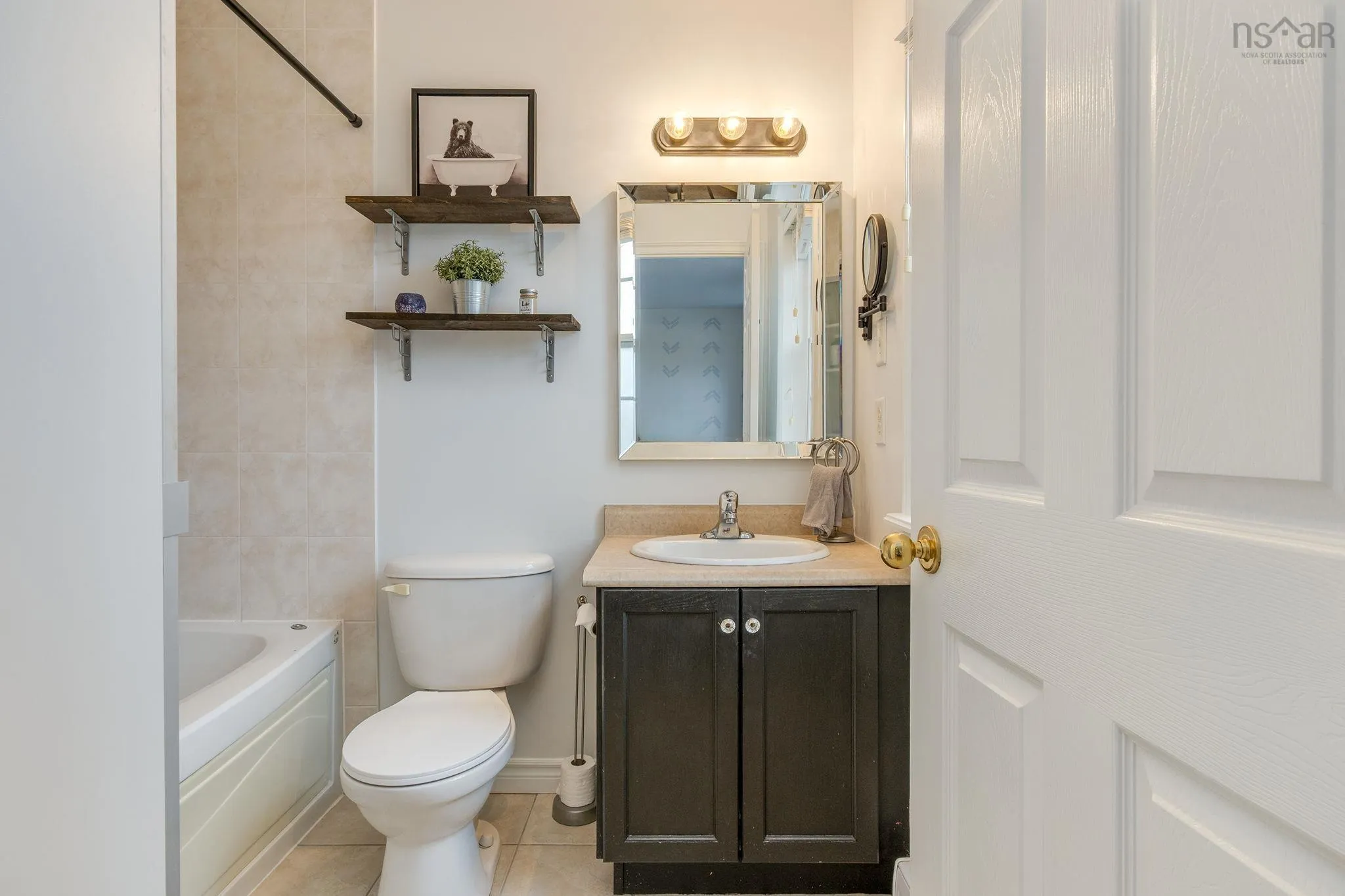 28 Surrey Way, Dartmouth, NS B2W 6R7, 3 Bedrooms Bedrooms, ,3 BathroomsBathrooms,Residential,For Sale,Surrey Way,202523930