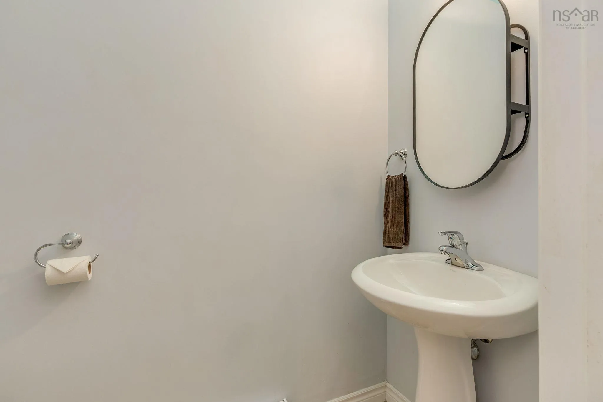 28 Surrey Way, Dartmouth, NS B2W 6R7, 3 Bedrooms Bedrooms, ,3 BathroomsBathrooms,Residential,For Sale,Surrey Way,202523930