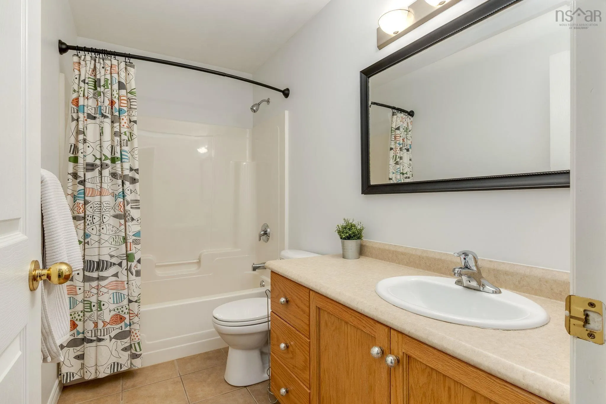 28 Surrey Way, Dartmouth, NS B2W 6R7, 3 Bedrooms Bedrooms, ,3 BathroomsBathrooms,Residential,For Sale,Surrey Way,202523930