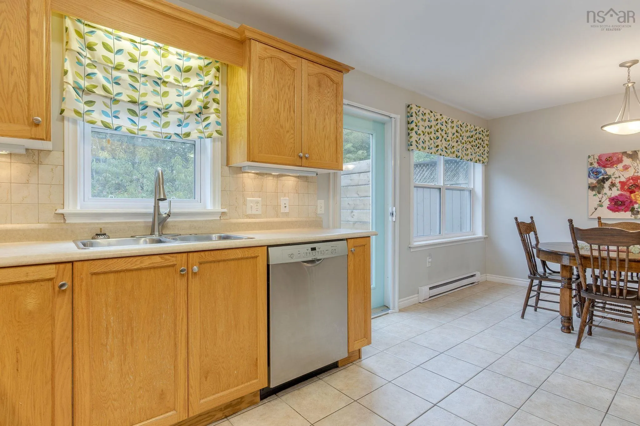 28 Surrey Way, Dartmouth, NS B2W 6R7, 3 Bedrooms Bedrooms, ,3 BathroomsBathrooms,Residential,For Sale,Surrey Way,202523930