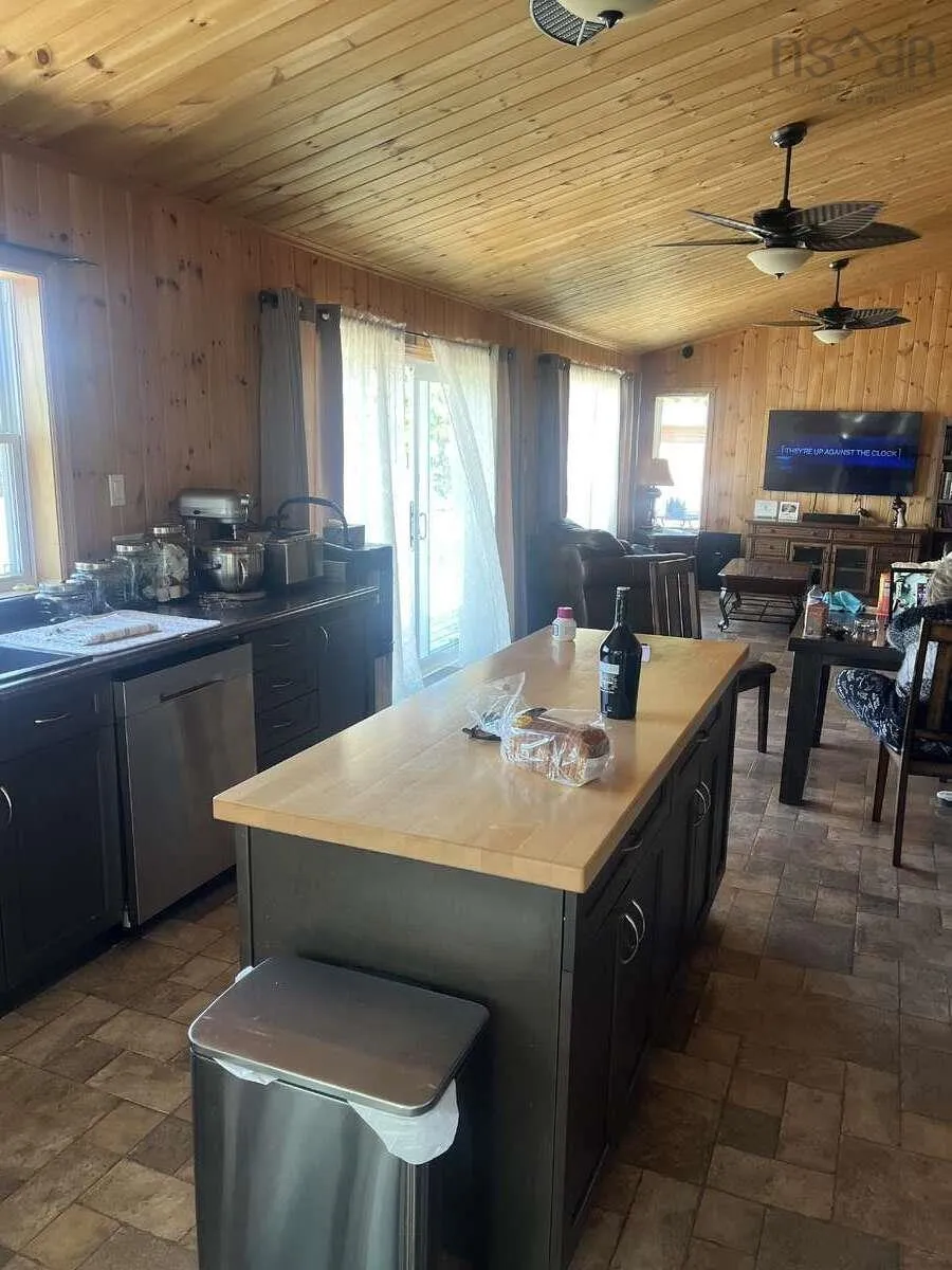 815 Mill Lake Road, Hubbards, NS B0J 1T0, 2 Bedrooms Bedrooms, ,1 BathroomBathrooms,Residential,For Sale,Mill Lake,202519993