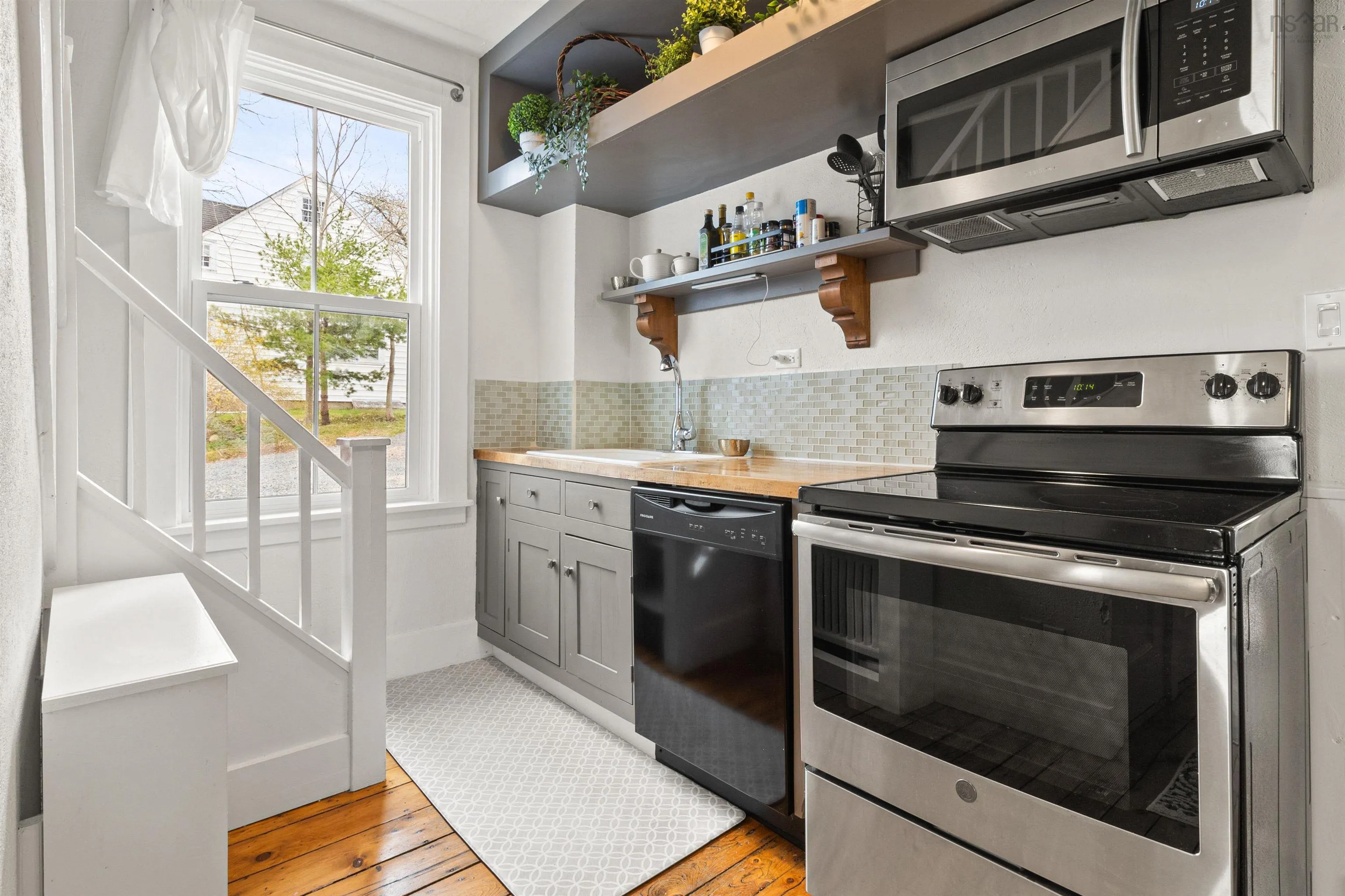 89&93 Queen Street, Chester, NS B0J 1J0, 4 Bedrooms Bedrooms, ,1 BathroomBathrooms,Residential,For Sale,Queen,202510386