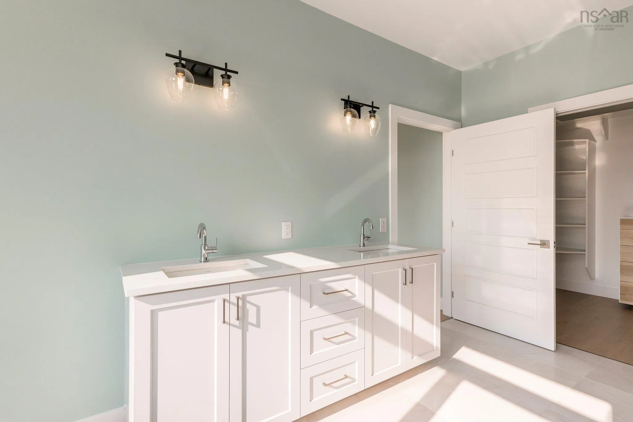7410 St Margarets Bay Road, Boutiliers Point Ns B3z 1s6, 4 Bedrooms Bedrooms, ,3 BathroomsBathrooms,Residential,For Sale,St Margarets Bay,202509960