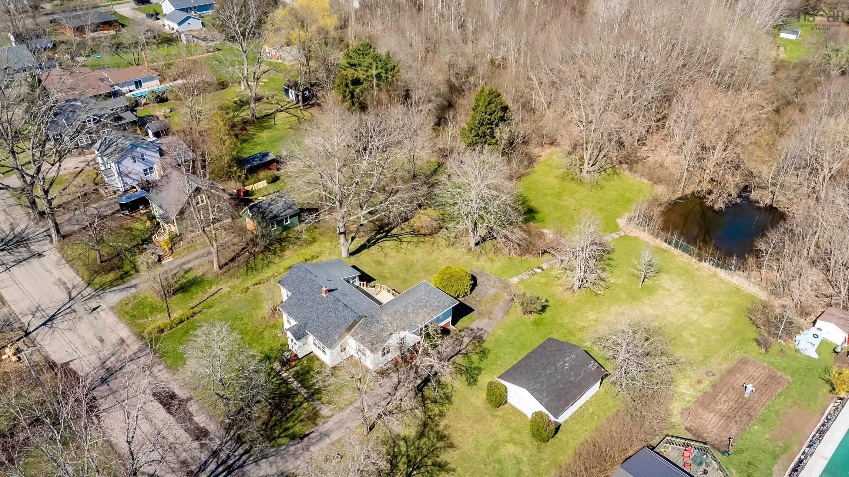 122 Maple Avenue, Berwick, NS B0P 1E0, 3 Bedrooms Bedrooms, ,1 BathroomBathrooms,Residential,For Sale,Maple,202522254