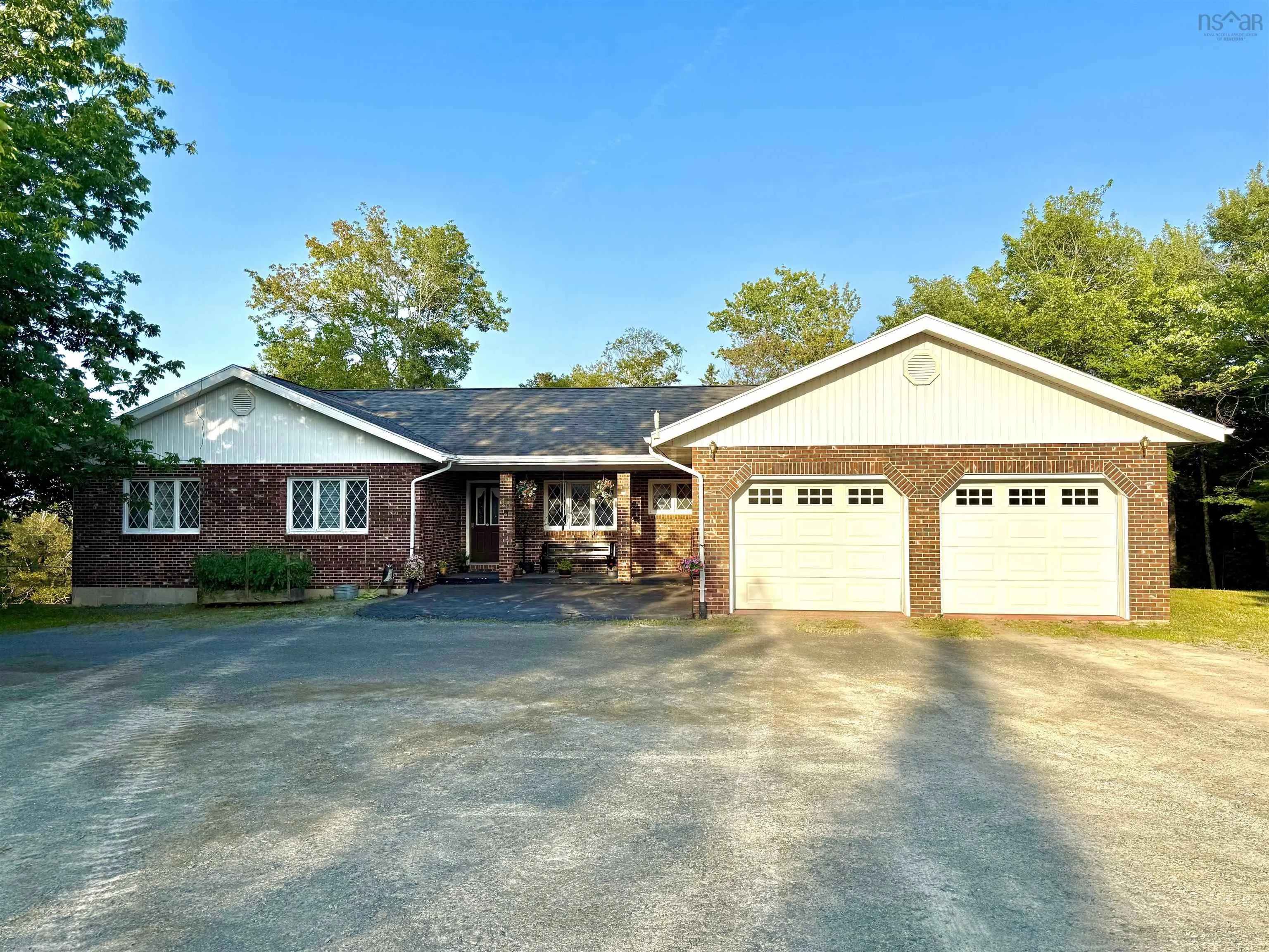10 Long Lake Road, East Uniacke Ns B0n 1z0, 5 Bedrooms Bedrooms, ,3 BathroomsBathrooms,Residential,For Sale,Long Lake Road,202505427