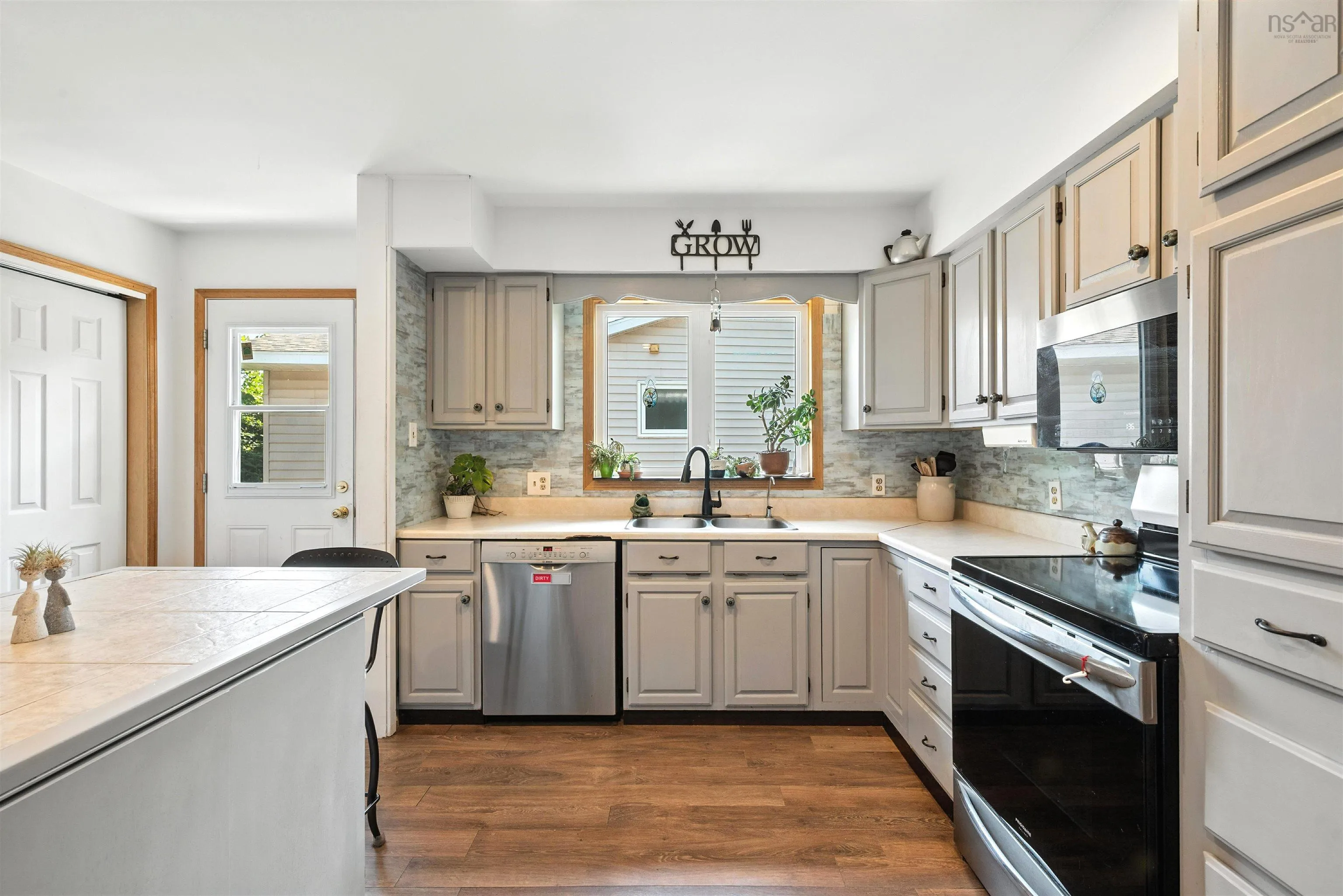 86 La Pierre Crescent, Dartmouth, NS B2W 5C8, 5 Bedrooms Bedrooms, ,3 BathroomsBathrooms,Residential,For Sale,La Pierre,202521437
