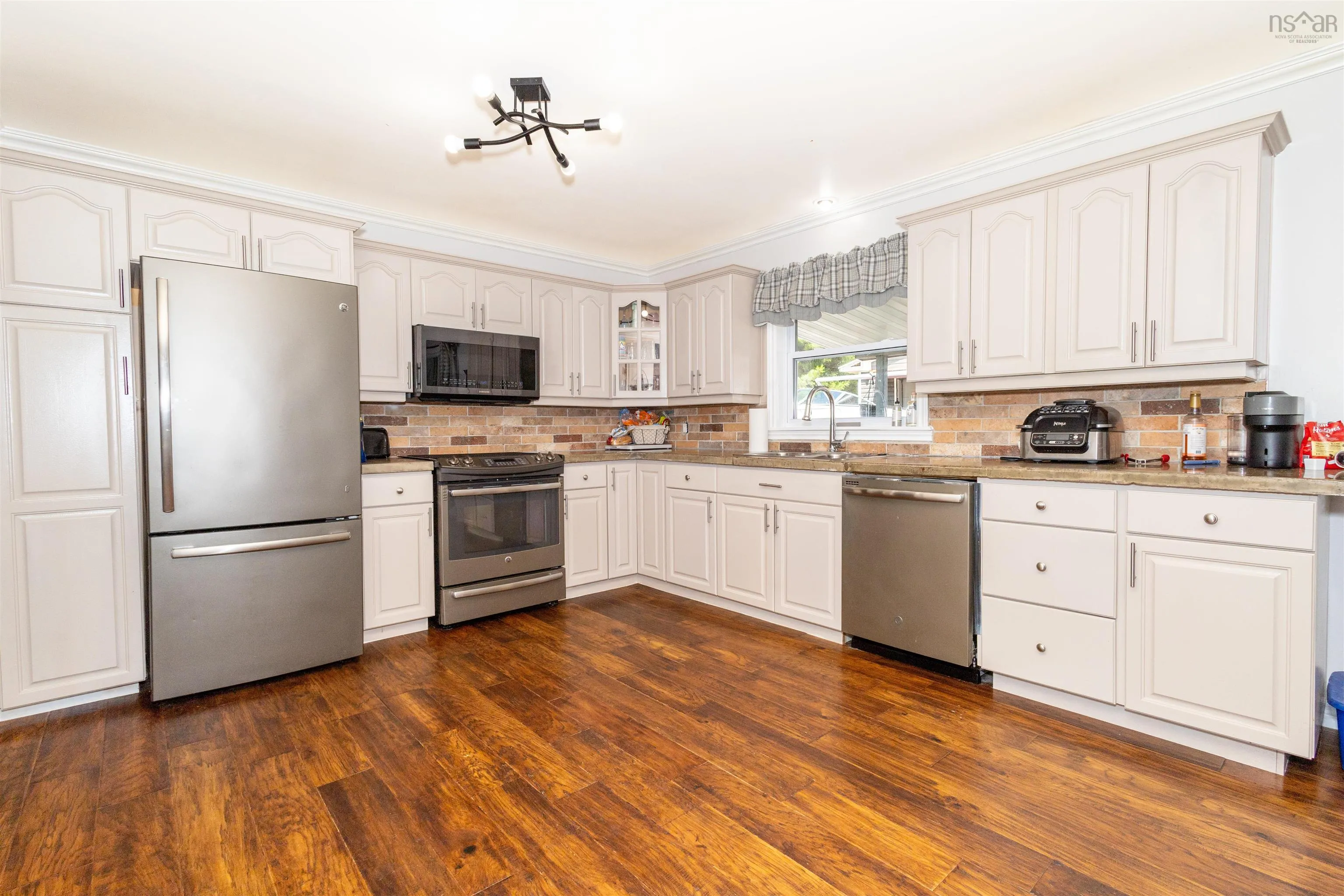 56 Holic Avenue, North Sydney, NS B2A 3R8, 3 Bedrooms Bedrooms, ,2 BathroomsBathrooms,Residential,For Sale,Holic,202518159