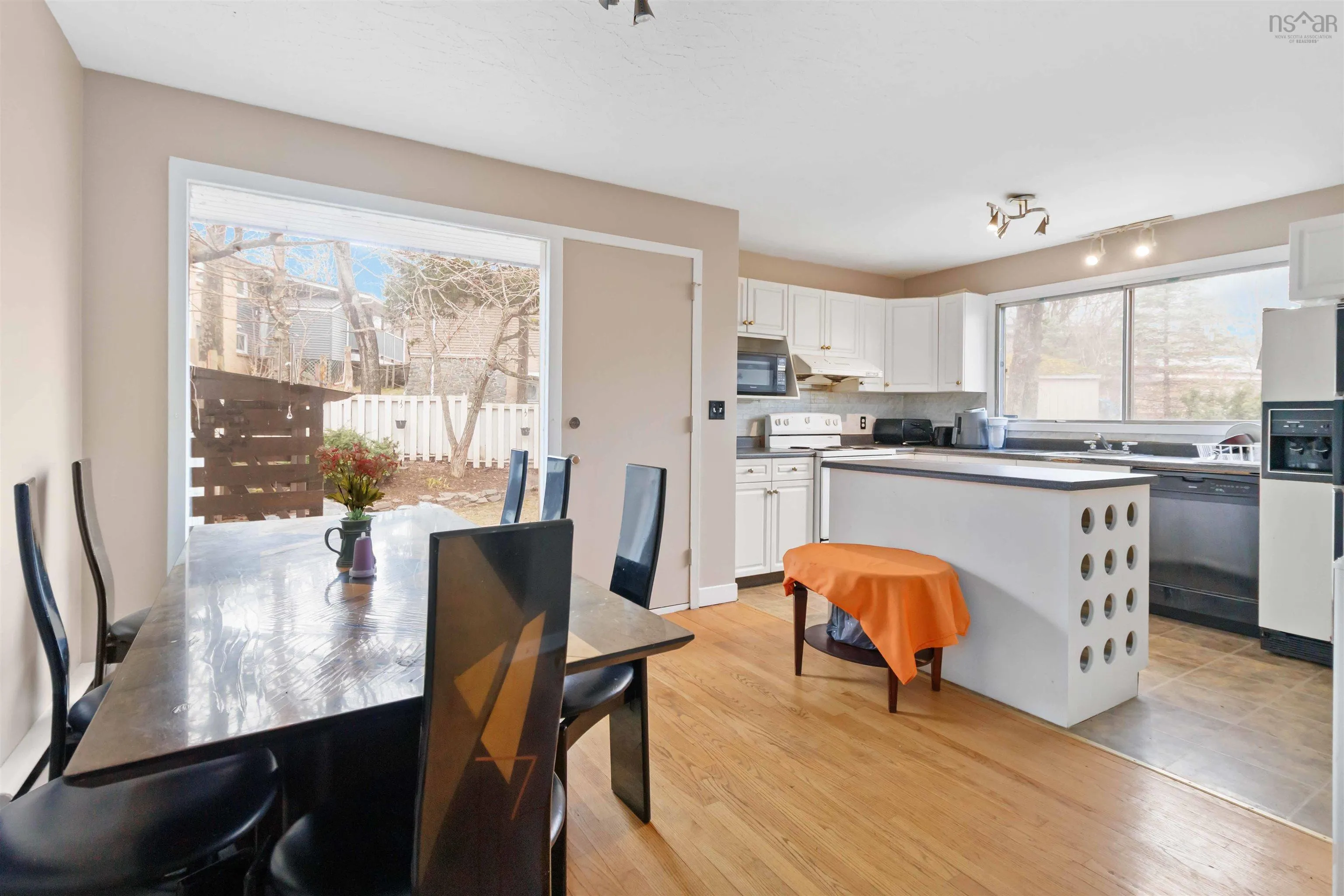 16 Oakburn Court, Halifax Ns B3m 2w6, 3 Bedrooms Bedrooms, ,2 BathroomsBathrooms,Residential,For Sale,Oakburn,202507848
