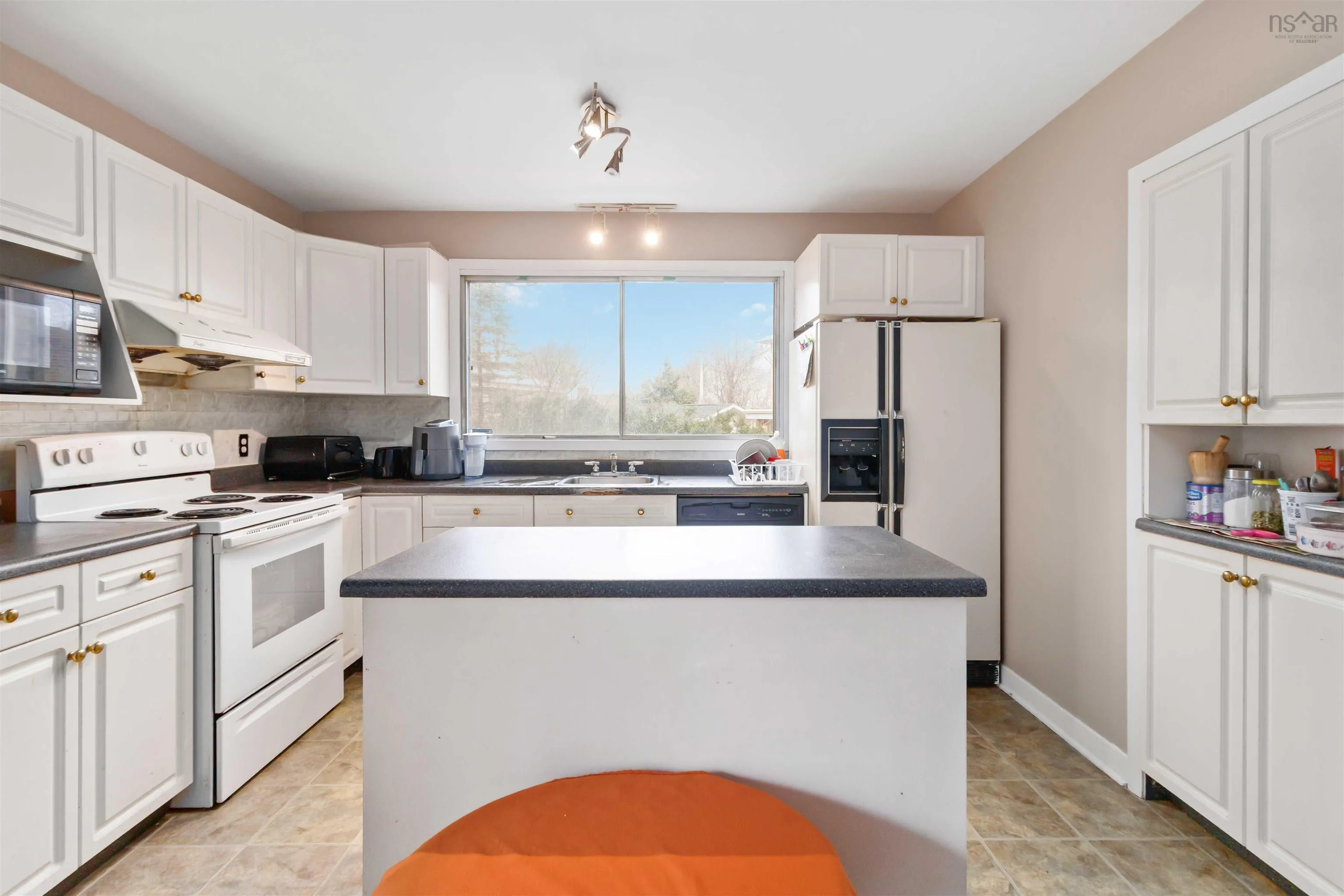 16 Oakburn Court, Halifax Ns B3m 2w6, 3 Bedrooms Bedrooms, ,2 BathroomsBathrooms,Residential,For Sale,Oakburn,202507848