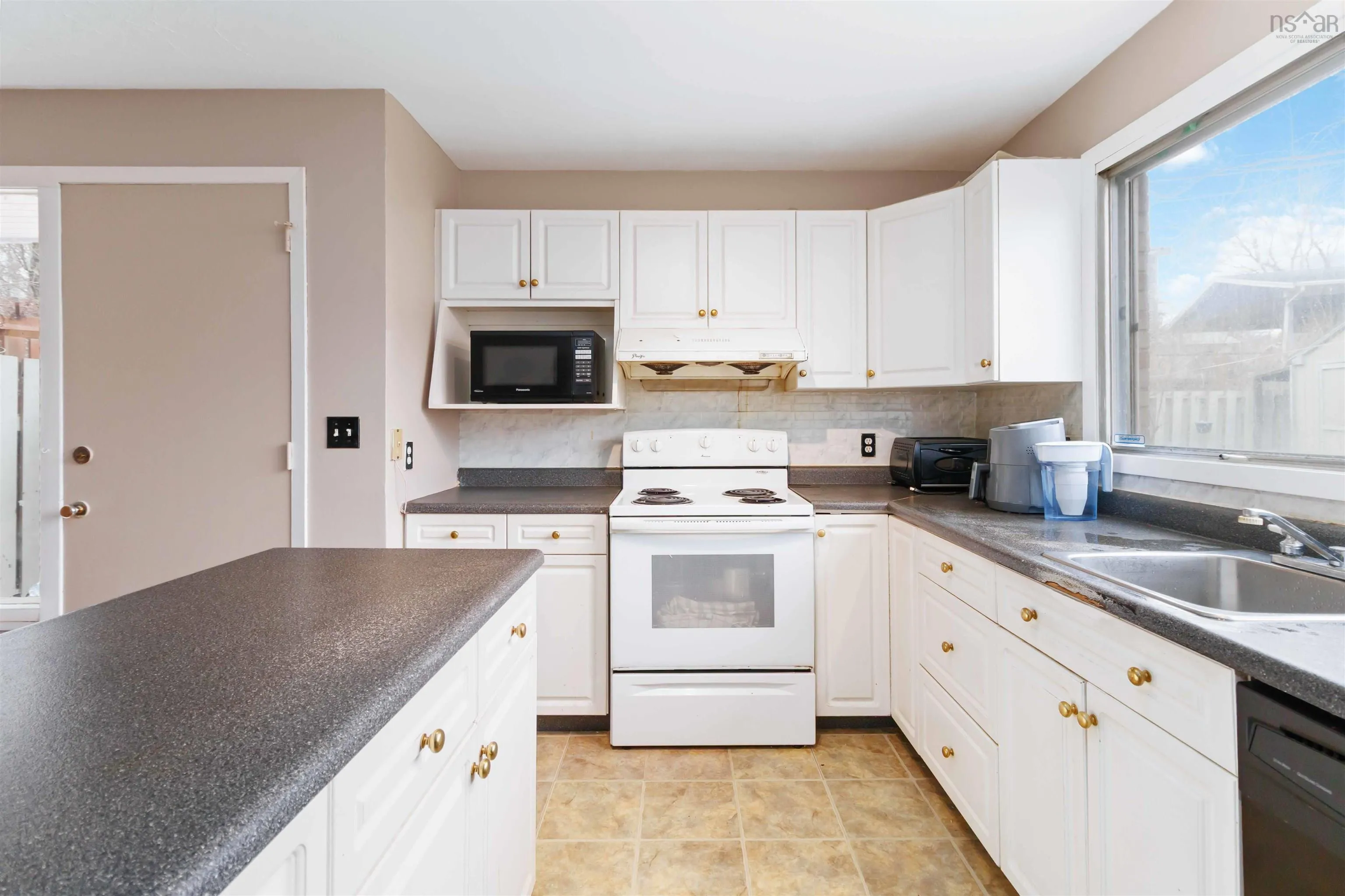 16 Oakburn Court, Halifax Ns B3m 2w6, 3 Bedrooms Bedrooms, ,2 BathroomsBathrooms,Residential,For Sale,Oakburn,202507848