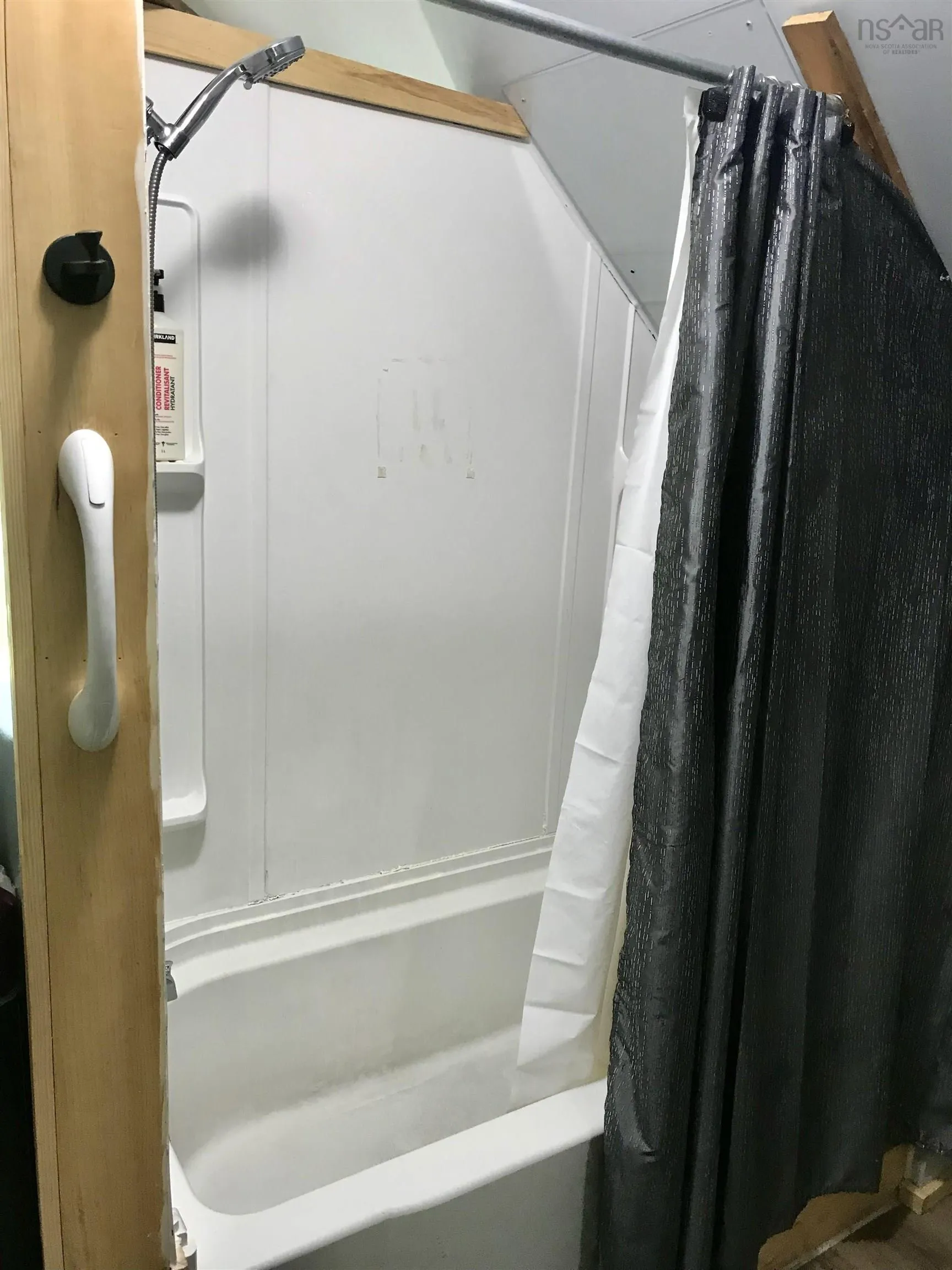 31 Barnard Street, Yarmouth, NS B5A 3T4, 3 Bedrooms Bedrooms, ,2 BathroomsBathrooms,Residential,For Sale,Barnard,202518467