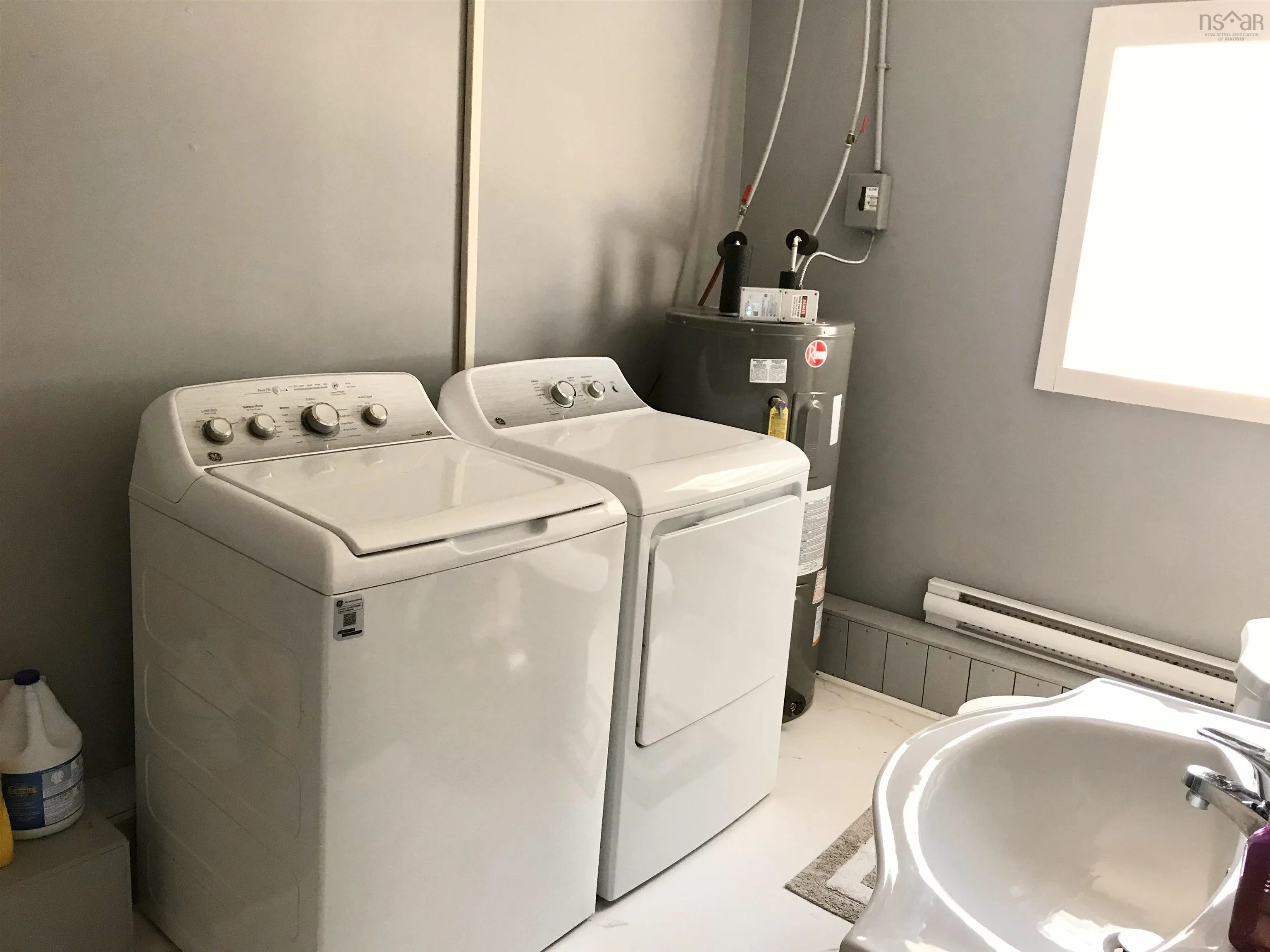 31 Barnard Street, Yarmouth, NS B5A 3T4, 3 Bedrooms Bedrooms, ,2 BathroomsBathrooms,Residential,For Sale,Barnard,202518467