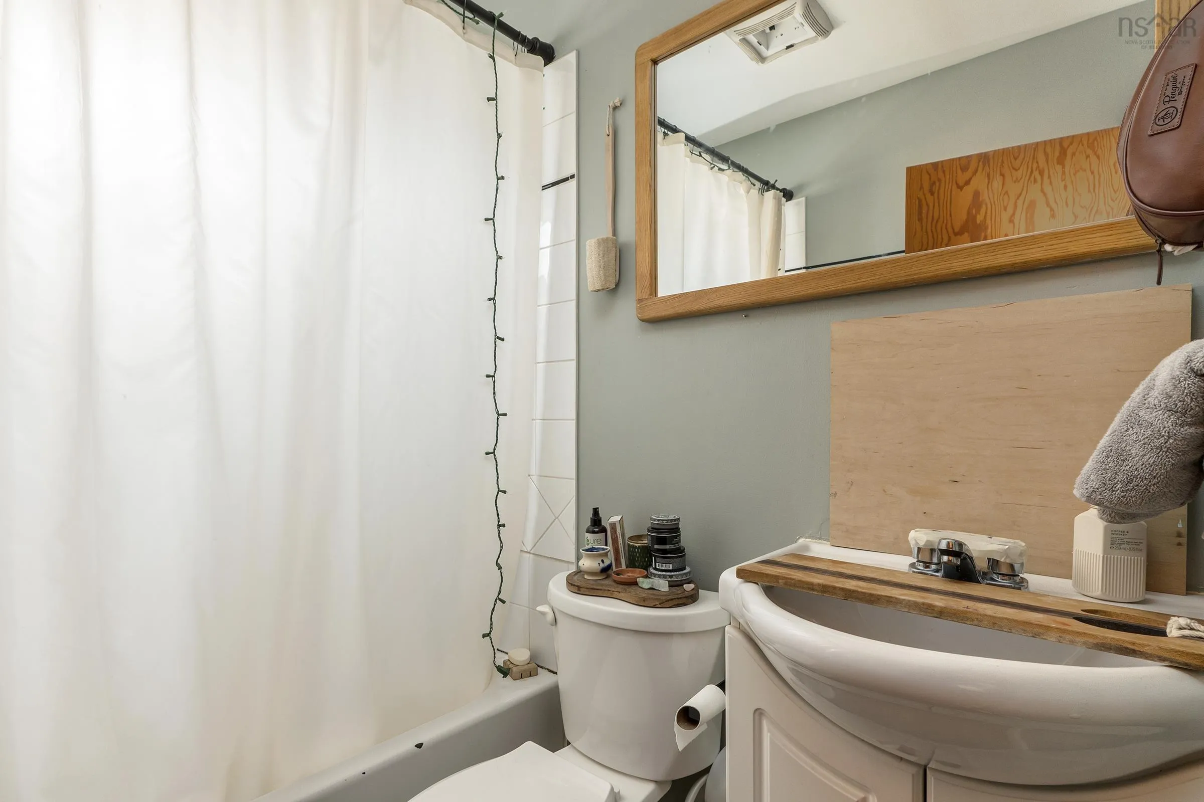 7142 Abbott Drive, Halifax, NS B3L 2L7, 2 Bedrooms Bedrooms, ,2 BathroomsBathrooms,Residential,For Sale,Abbott,202525478