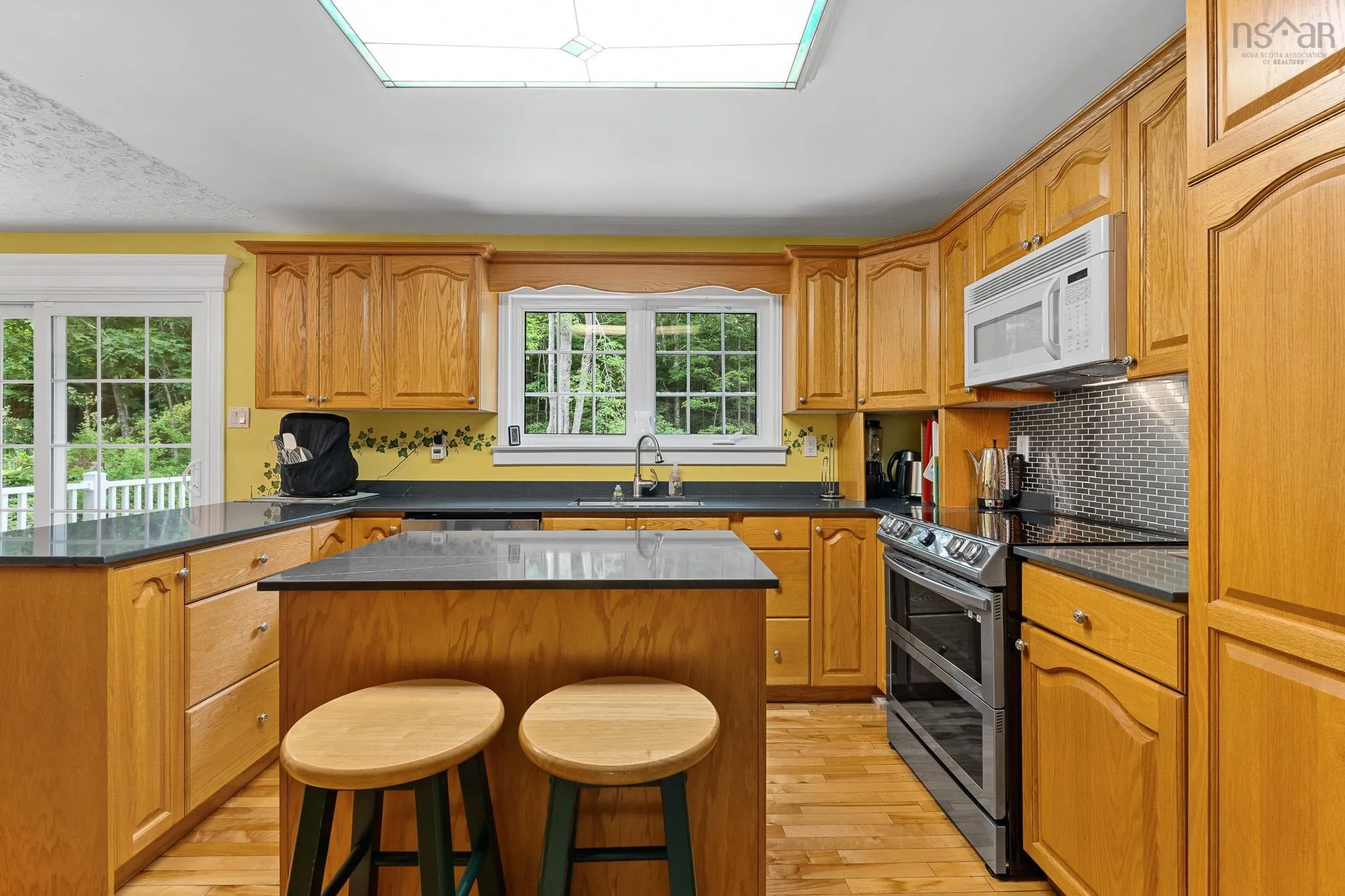 576 Lakeview Avenue, Middle Sackville, NS B4E 3B8, 4 Bedrooms Bedrooms, ,2 BathroomsBathrooms,Residential,For Sale,Lakeview,202517665