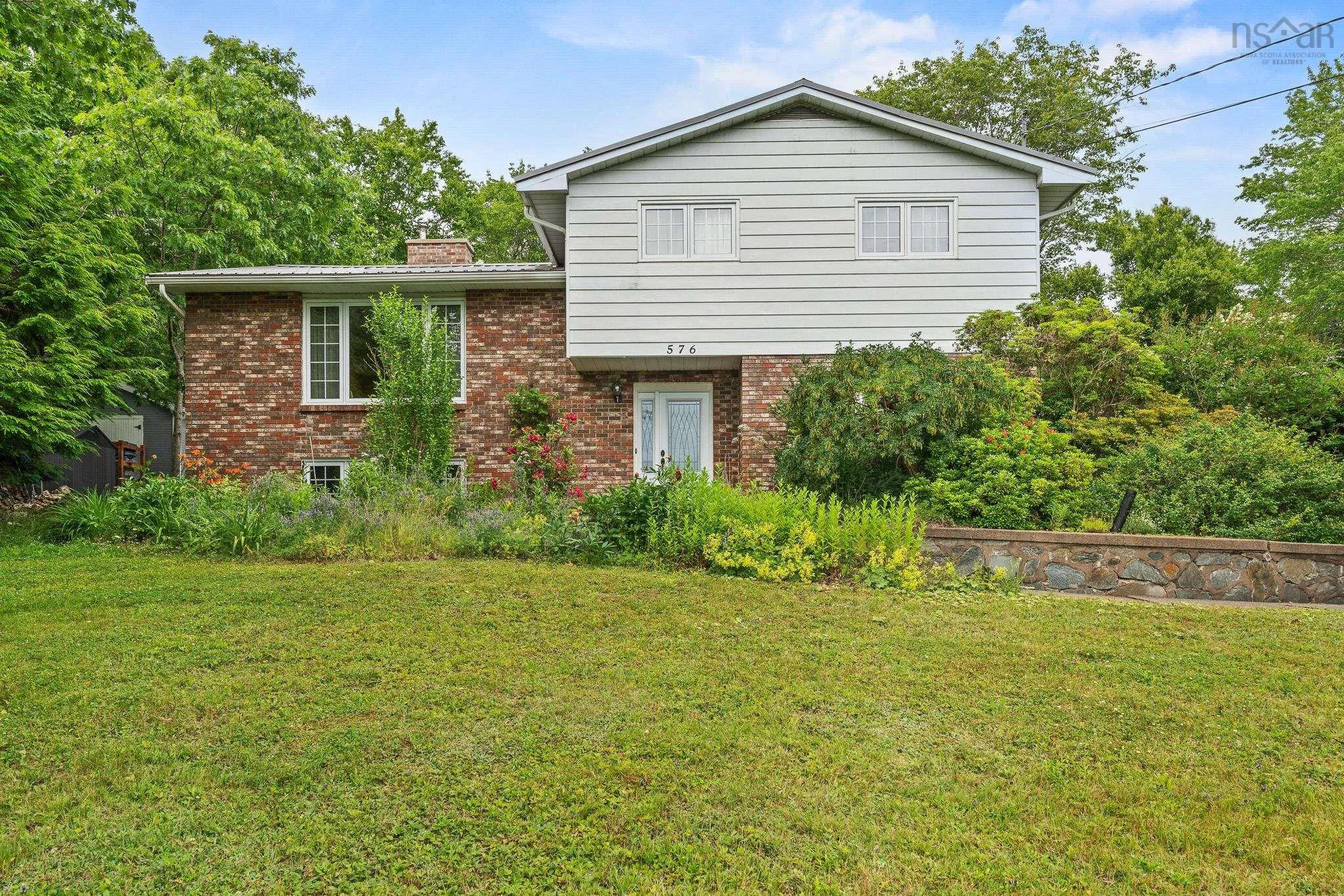 576 Lakeview Avenue, Middle Sackville, NS B4E 3B8, 4 Bedrooms Bedrooms, ,2 BathroomsBathrooms,Residential,For Sale,Lakeview,202517665