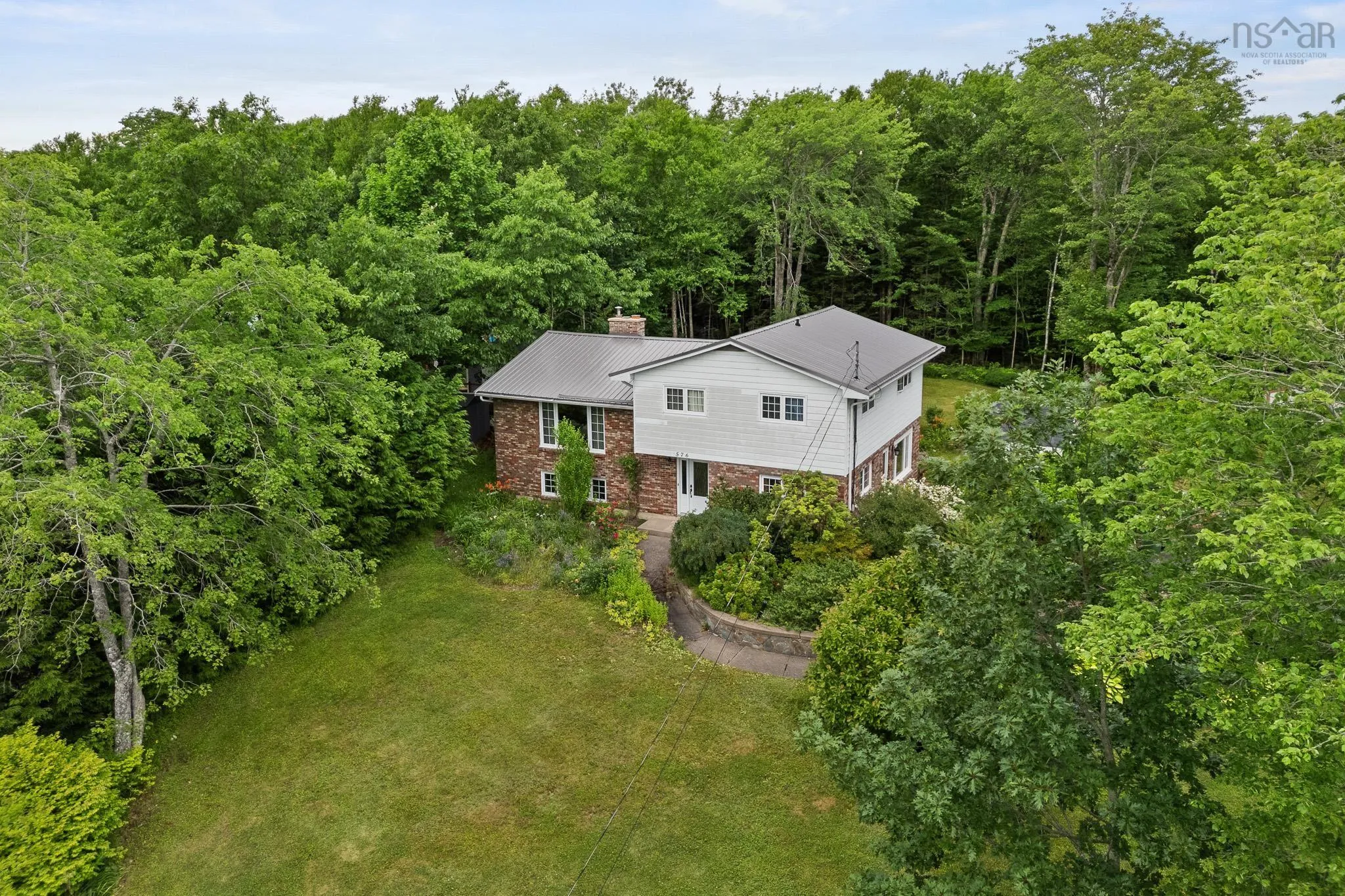 576 Lakeview Avenue, Middle Sackville, NS B4E 3B8, 4 Bedrooms Bedrooms, ,2 BathroomsBathrooms,Residential,For Sale,Lakeview,202517665