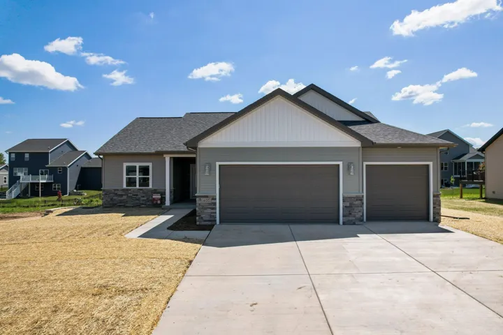 402 Michelle Lane, Cottage Grove, WI 53527, 4 Bedrooms Bedrooms, ,3 BathroomsBathrooms,Residential,For Sale,Michelle,2004287