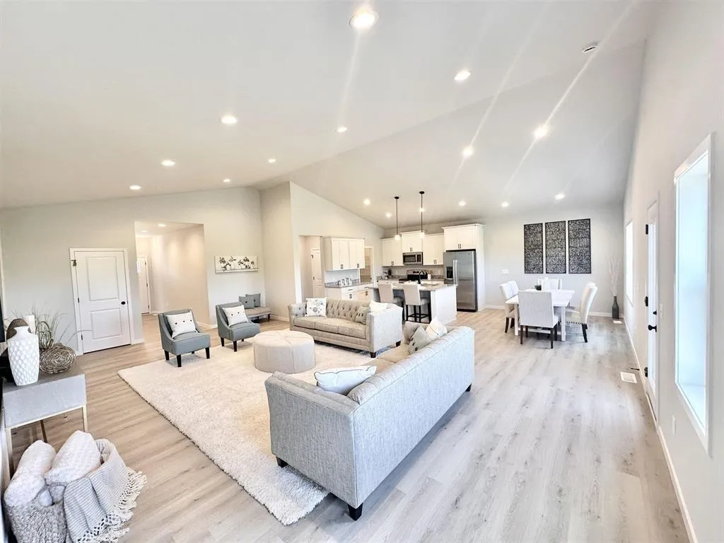 317 Dahlia Drive, Stoughton, WI 53589, 3 Bedrooms Bedrooms, ,2 BathroomsBathrooms,Residential,For Sale,Dahlia,2005020