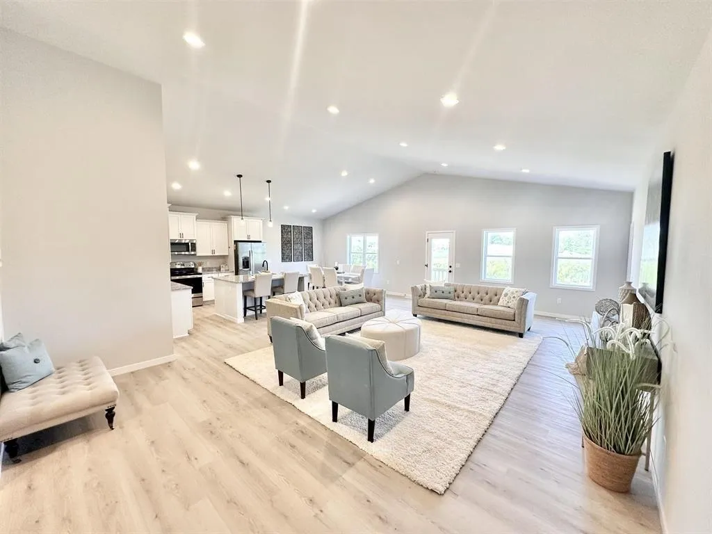 317 Dahlia Drive, Stoughton, WI 53589, 3 Bedrooms Bedrooms, ,2 BathroomsBathrooms,Residential,For Sale,Dahlia,2005020