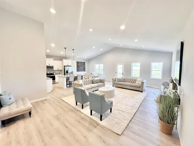 317 Dahlia Drive, Stoughton, WI 53589, 3 Bedrooms Bedrooms, ,2 BathroomsBathrooms,Residential,For Sale,Dahlia,2005020