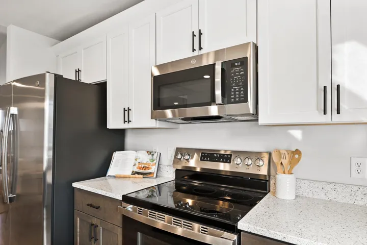 380 Lilac Lane, Stoughton, WI 53589, 3 Bedrooms Bedrooms, ,2 BathroomsBathrooms,Residential,For Sale,Lilac,2006508