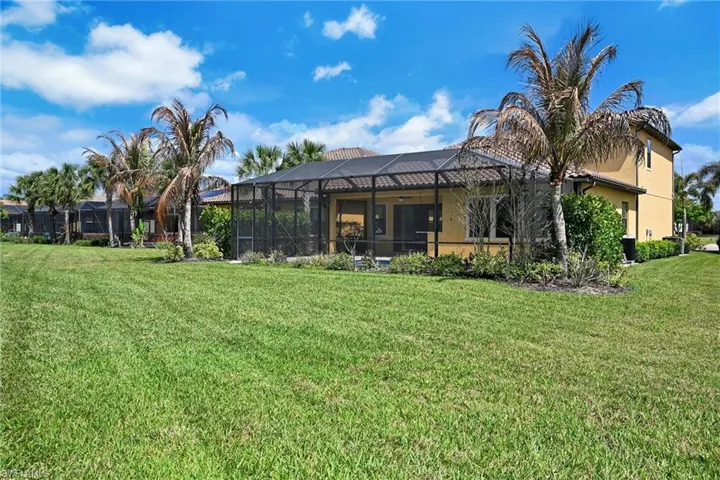 Huge rear yard
