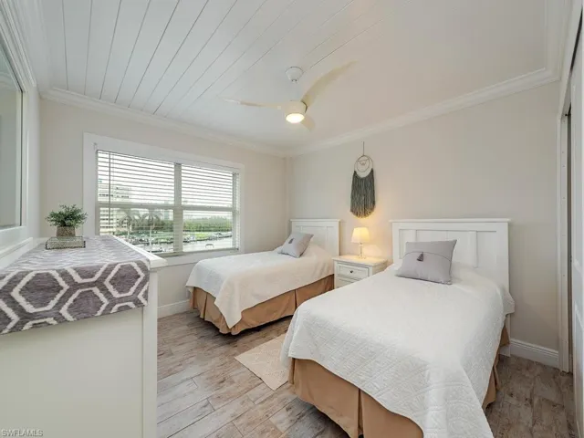 1  Bluebill  AVE, Naples, FL 34108