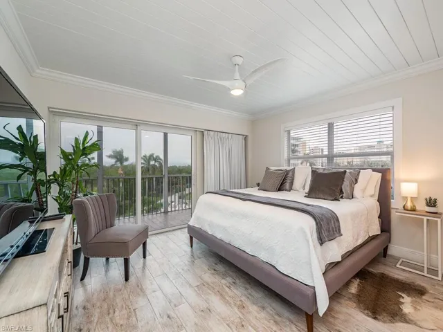 1  Bluebill  AVE, Naples, FL 34108