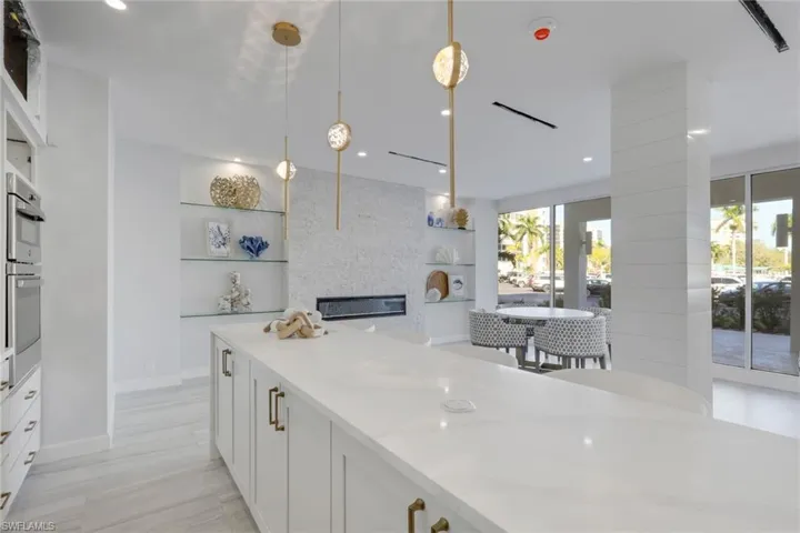 1  Bluebill  AVE, Naples, FL 34108