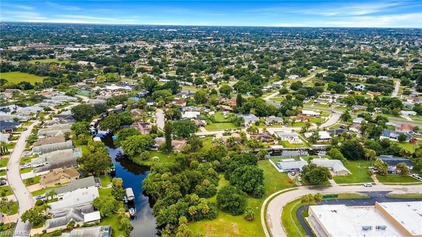 941  Iris  DR, NORTH FORT MYERS, FL 33903