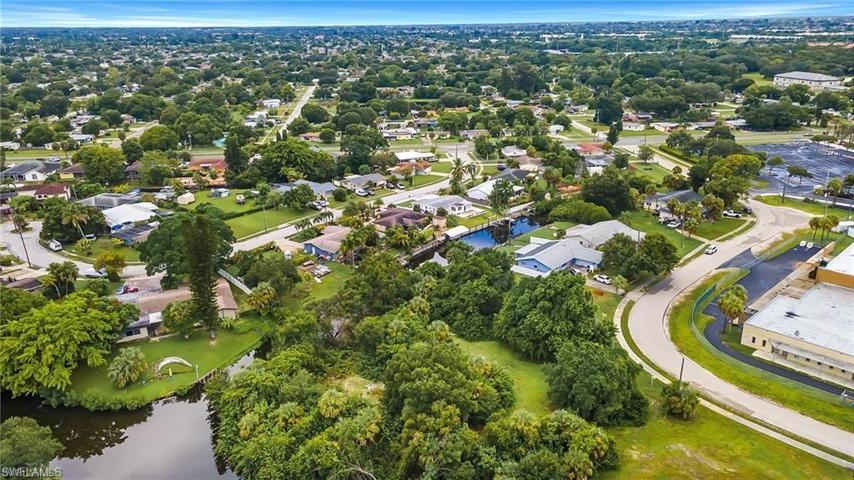 941  Iris  DR, NORTH FORT MYERS, FL 33903
